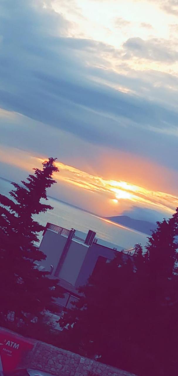 Deni Sea View Apartment