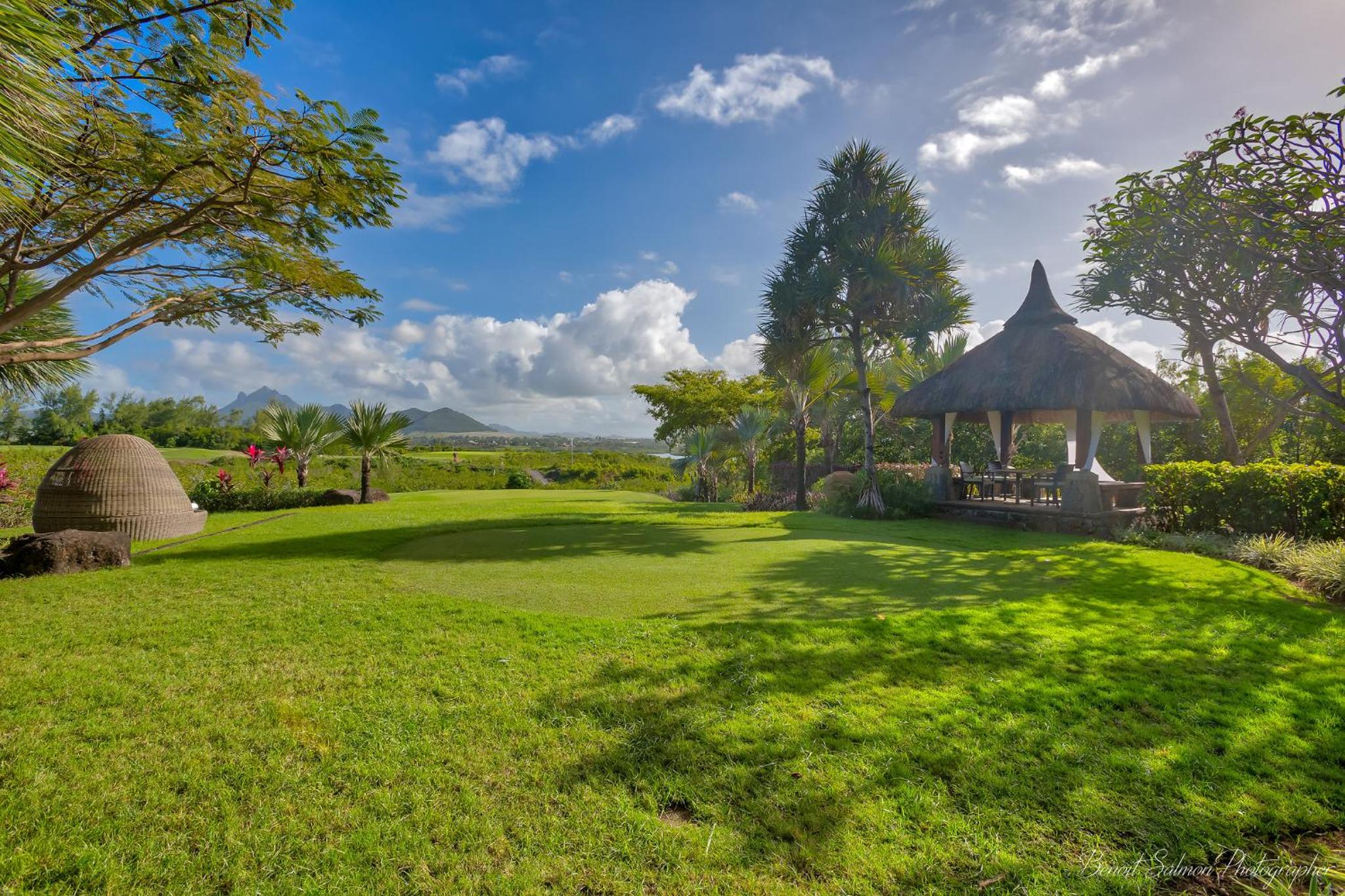 Bubble Lodge Ile aux Cerfs Island