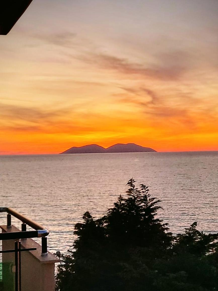 Deni Sea View Apartment