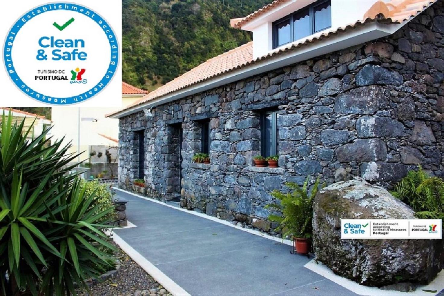 Cottage Quinze & Apartment with Swimming pool view 2