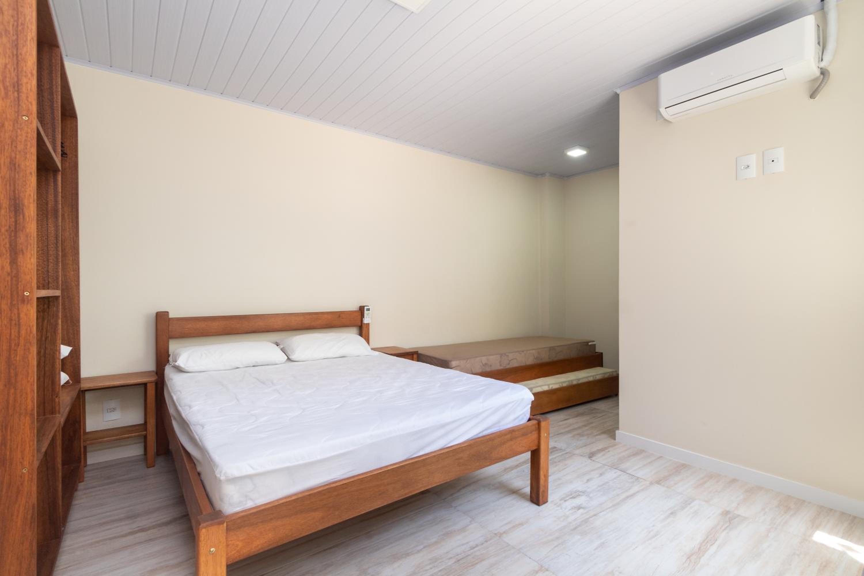 CASA FRANK COM PISCINA EM MARISCAL