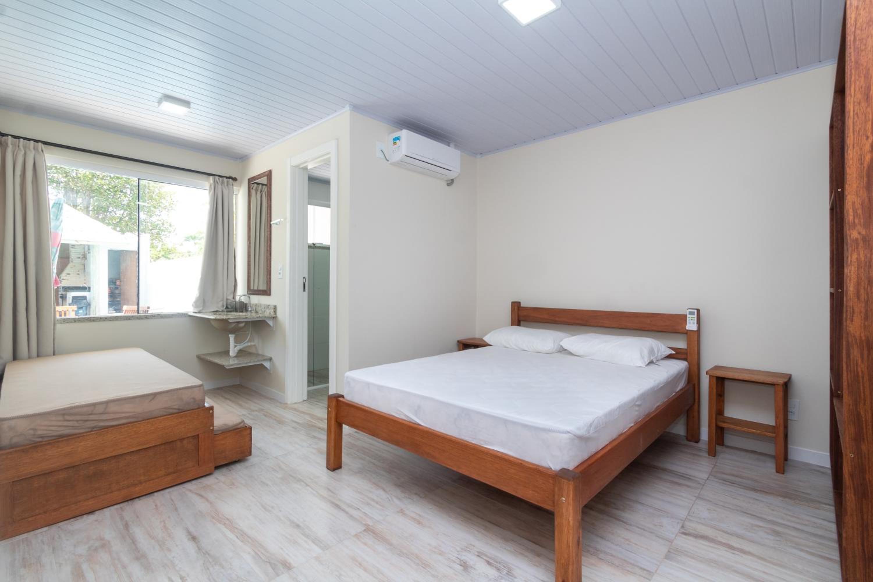 CASA FRANK COM PISCINA EM MARISCAL