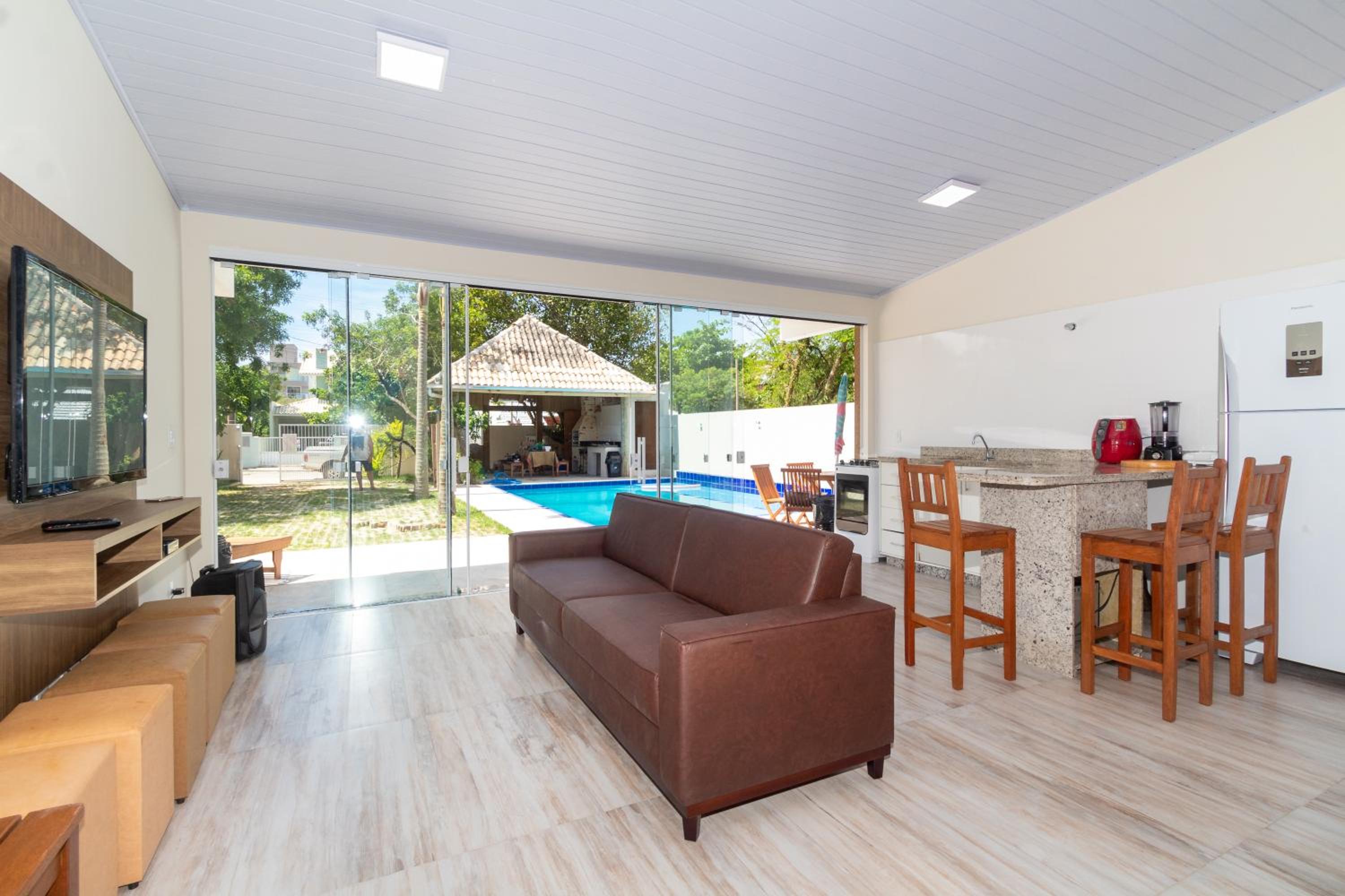 CASA FRANK COM PISCINA EM MARISCAL
