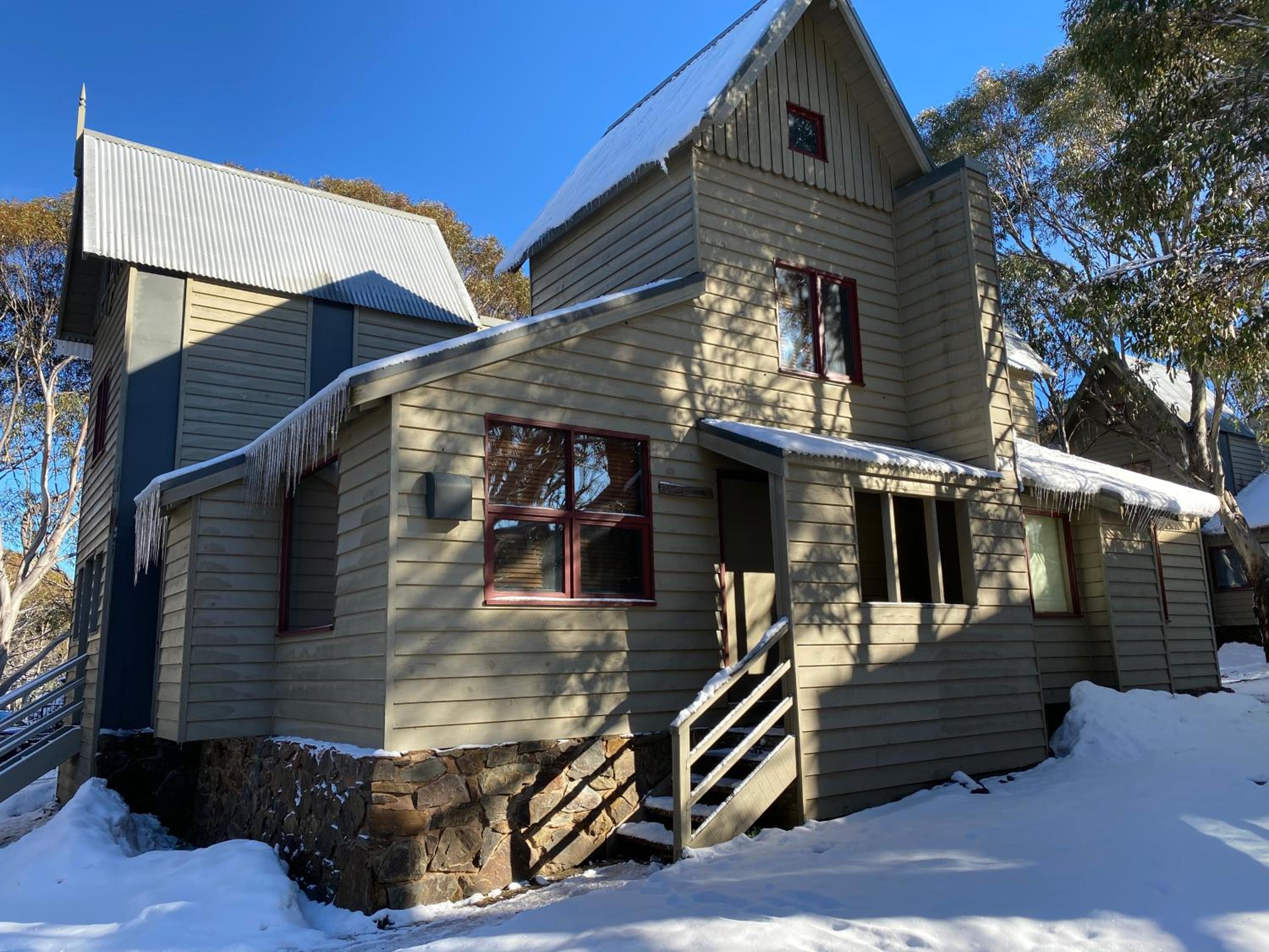 Hotel Merrigang Chalet, Dinner Plain - Image 1