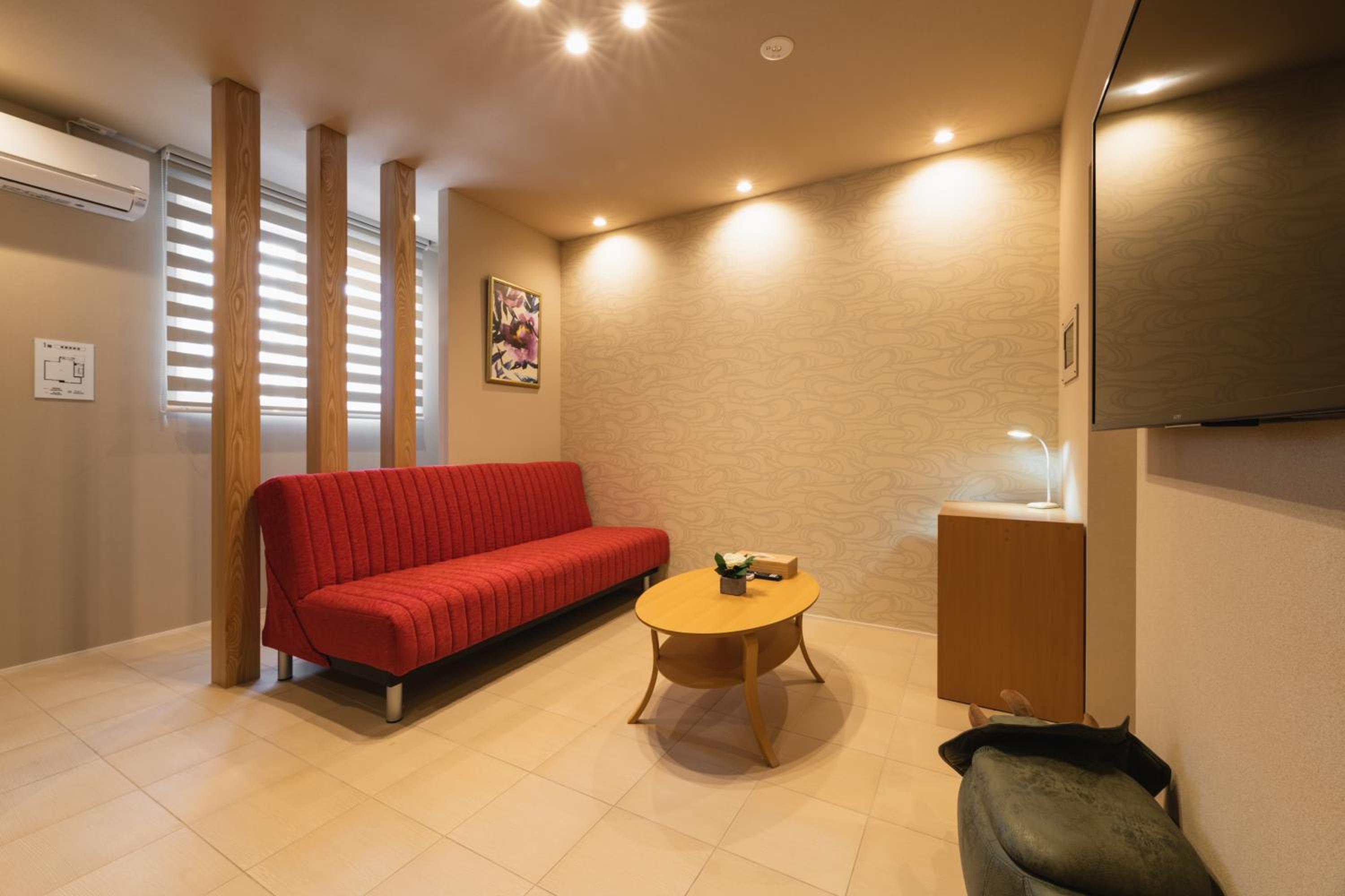 Hotel GRAND BASE Crane