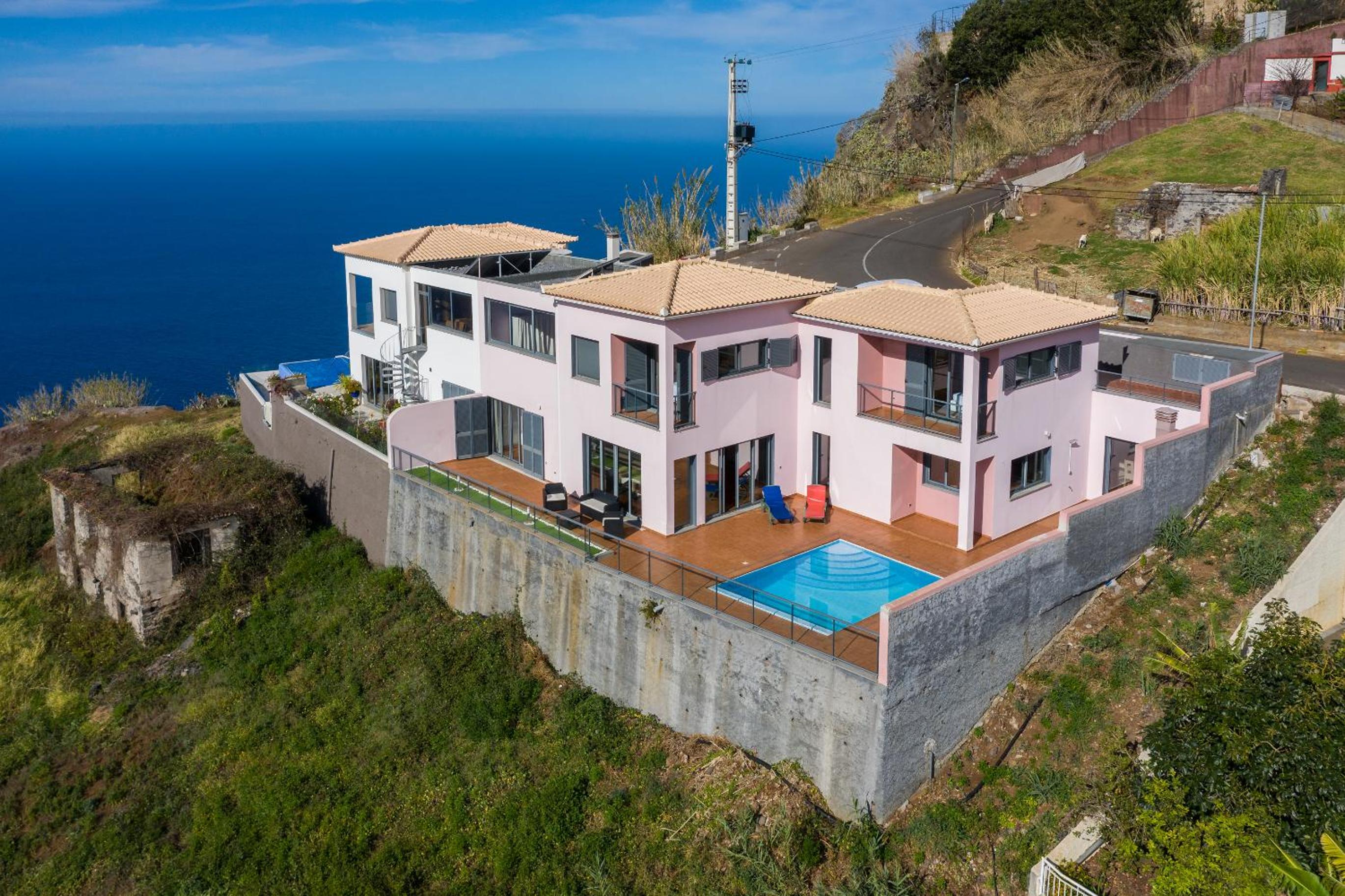 Hotel Canhas Views - Image 1