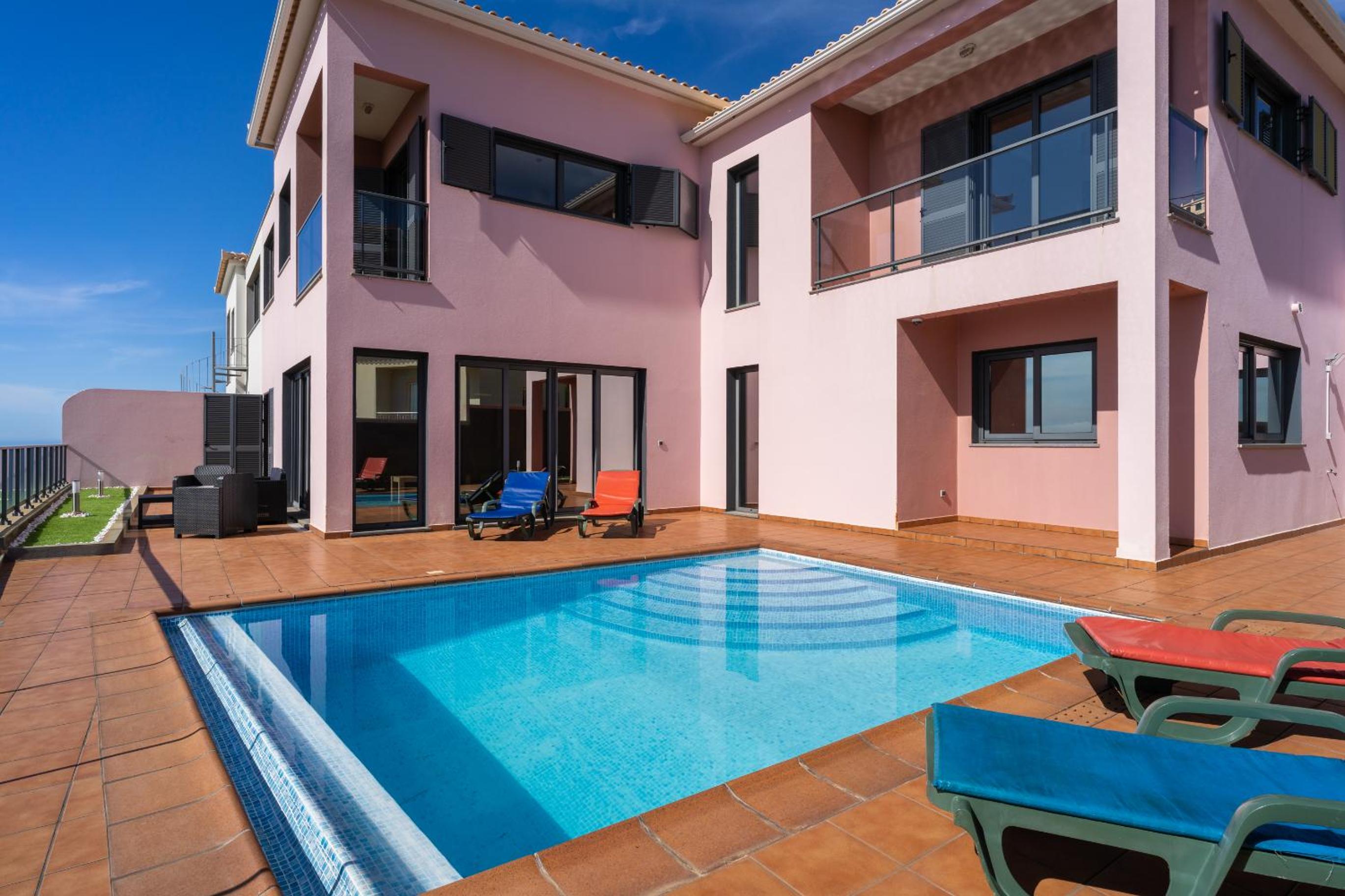Canhas Views Pool And Barbecue
