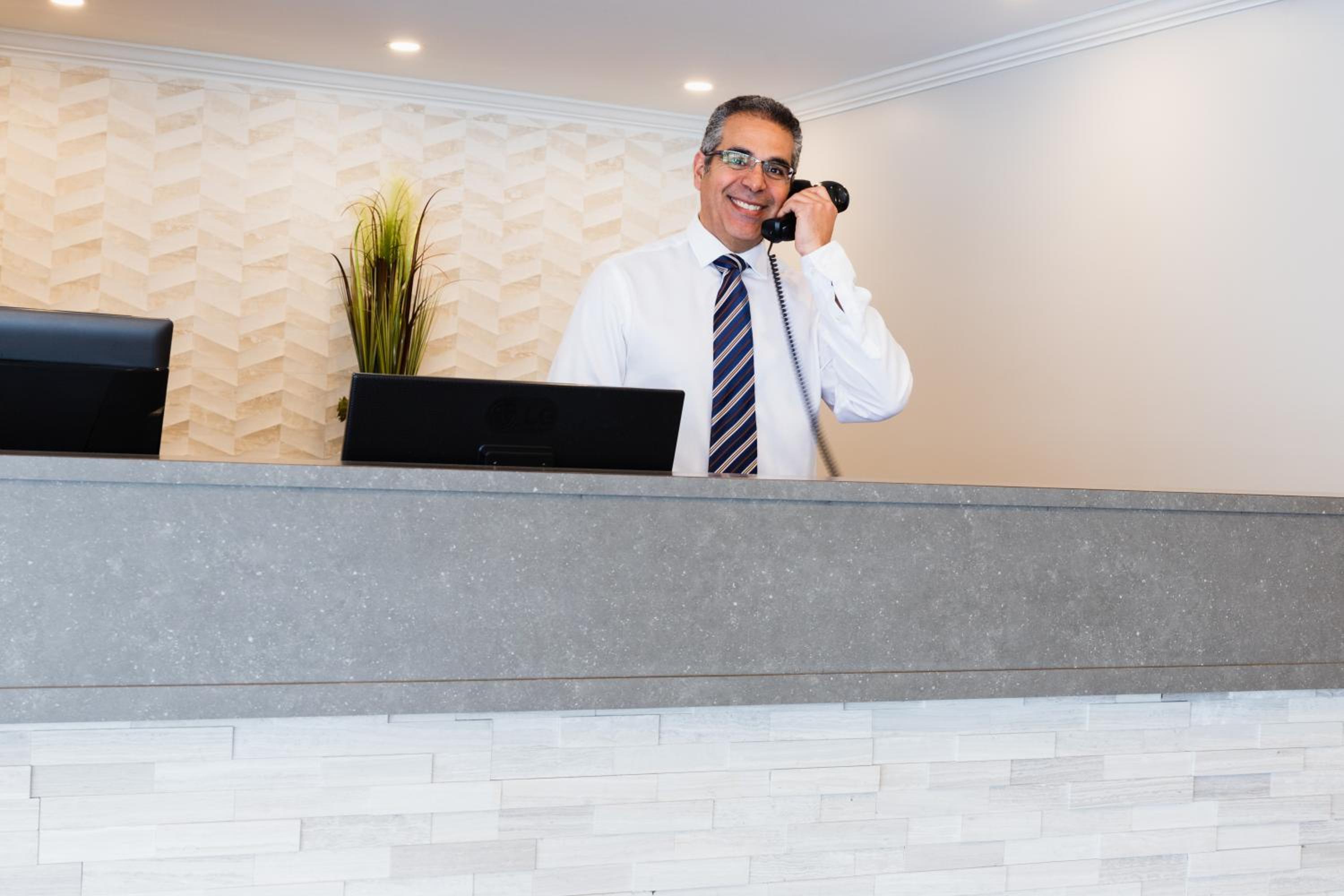 Adam's Airport Inn - Image 4