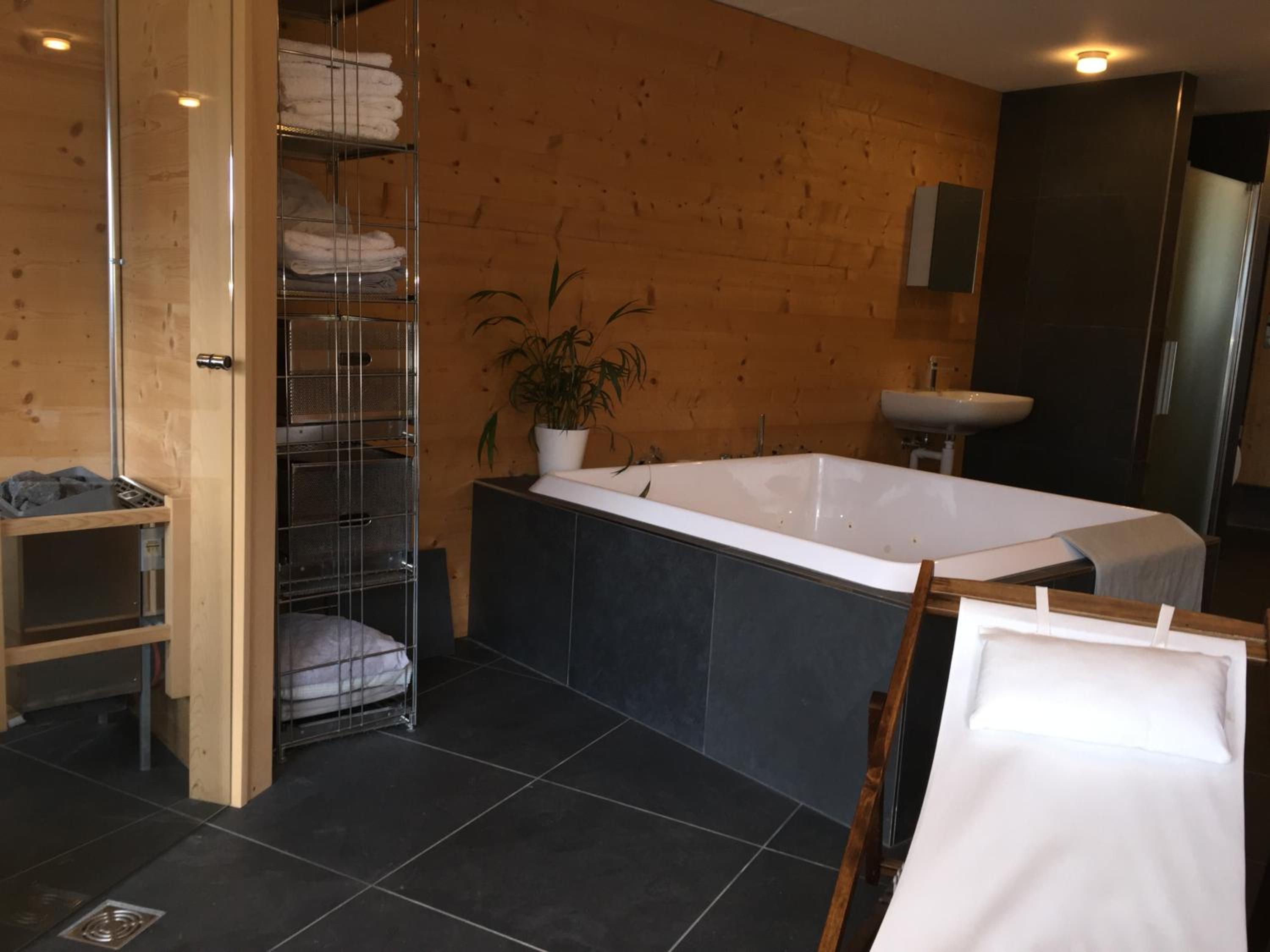 Alpine Dream Chalet with Spa close to Lake Geneva
