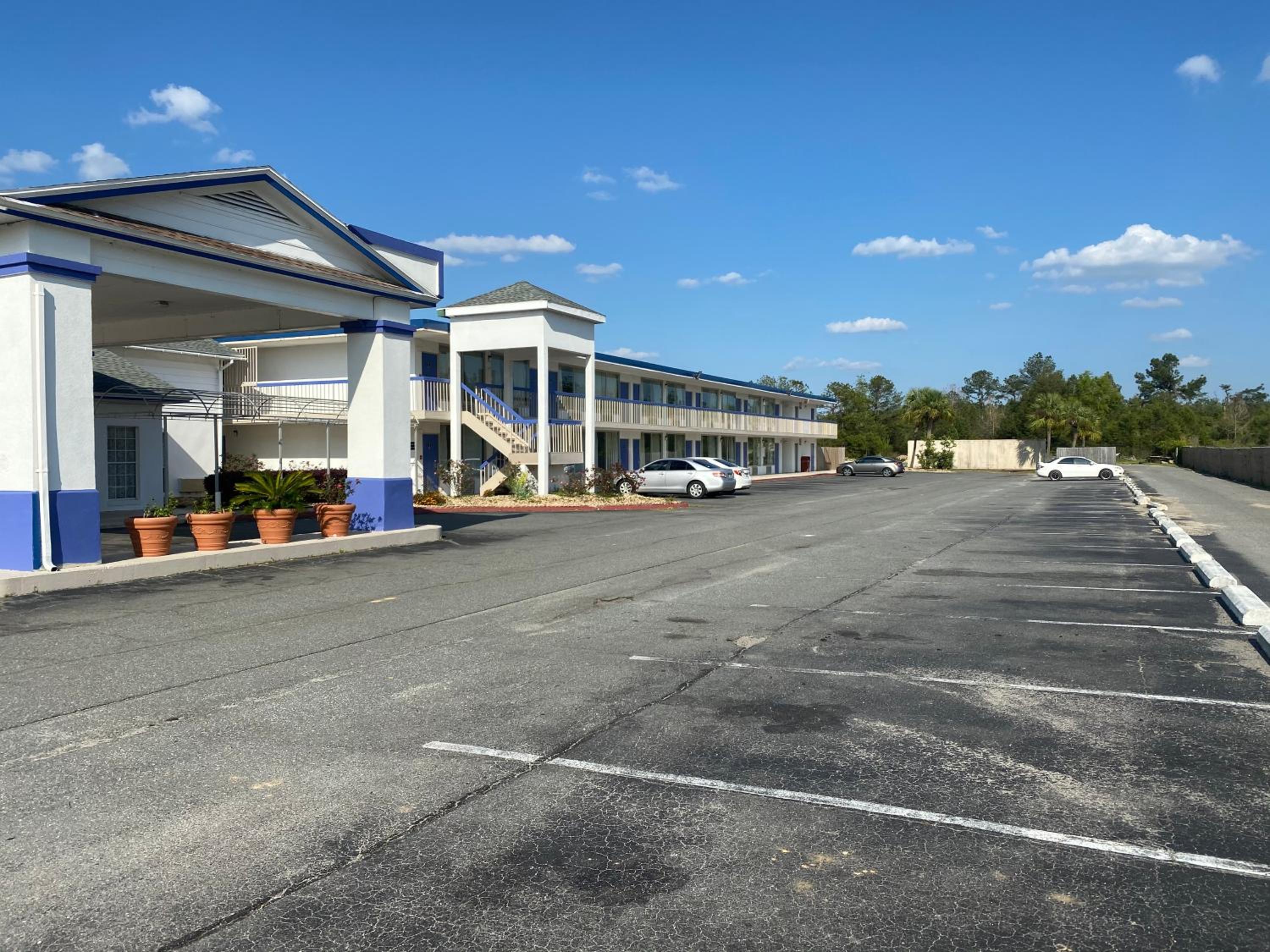 Marianna Vacations - Motel 6 Marianna, FL - Property Image 42