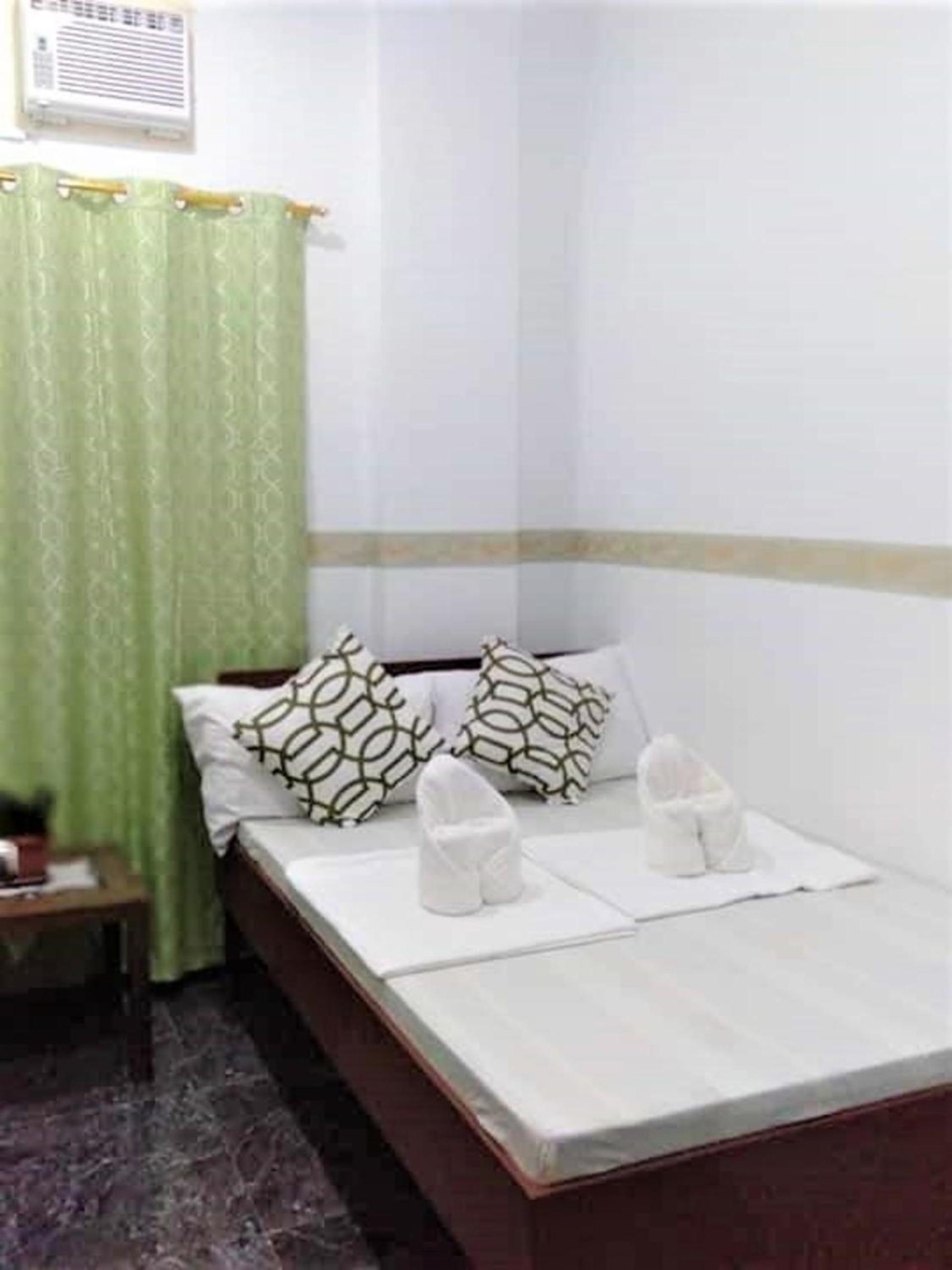 Fil-Can Hostel Coron view 2