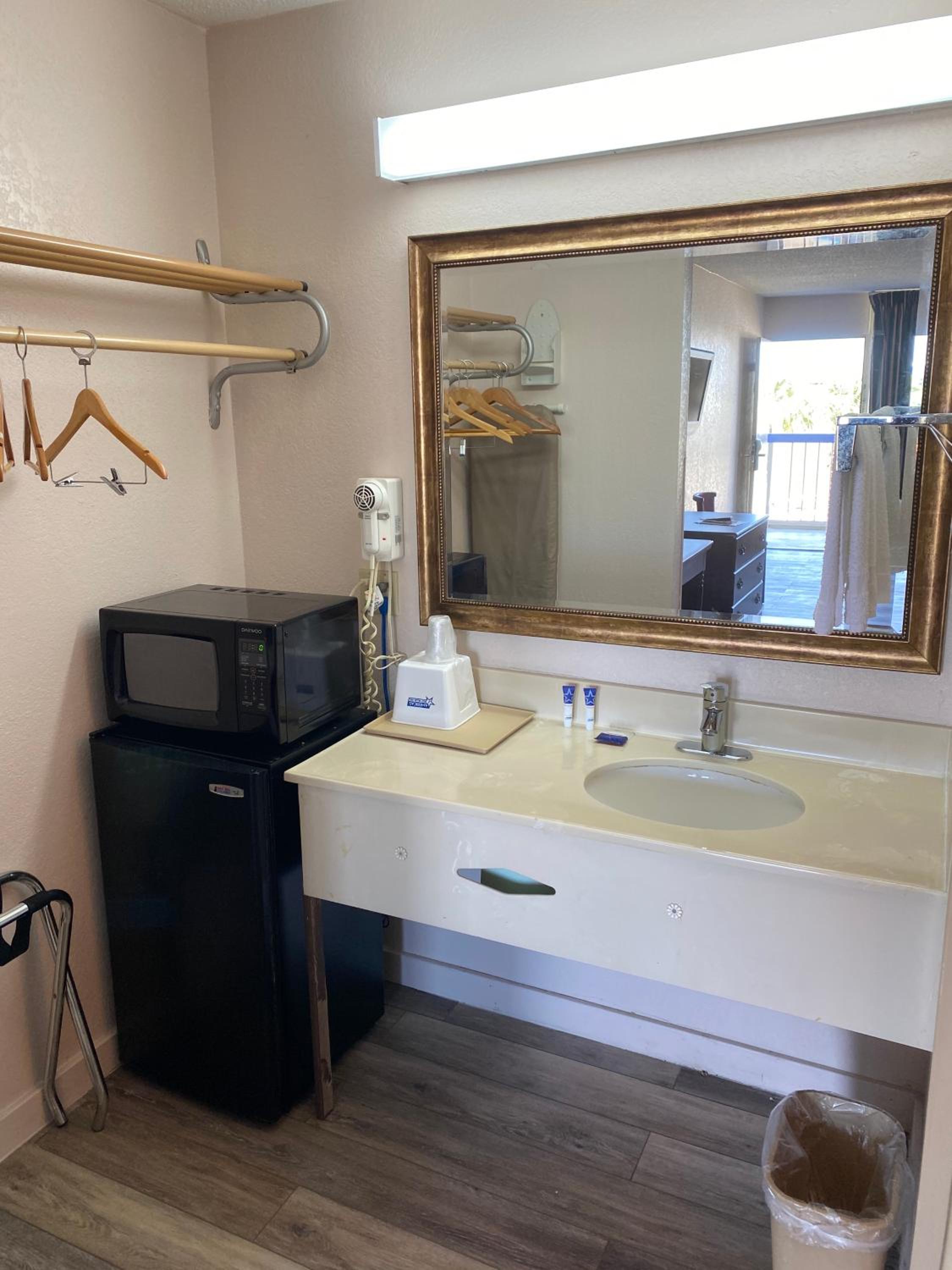 Marianna Vacations - Motel 6 Marianna, FL - Property Image 19