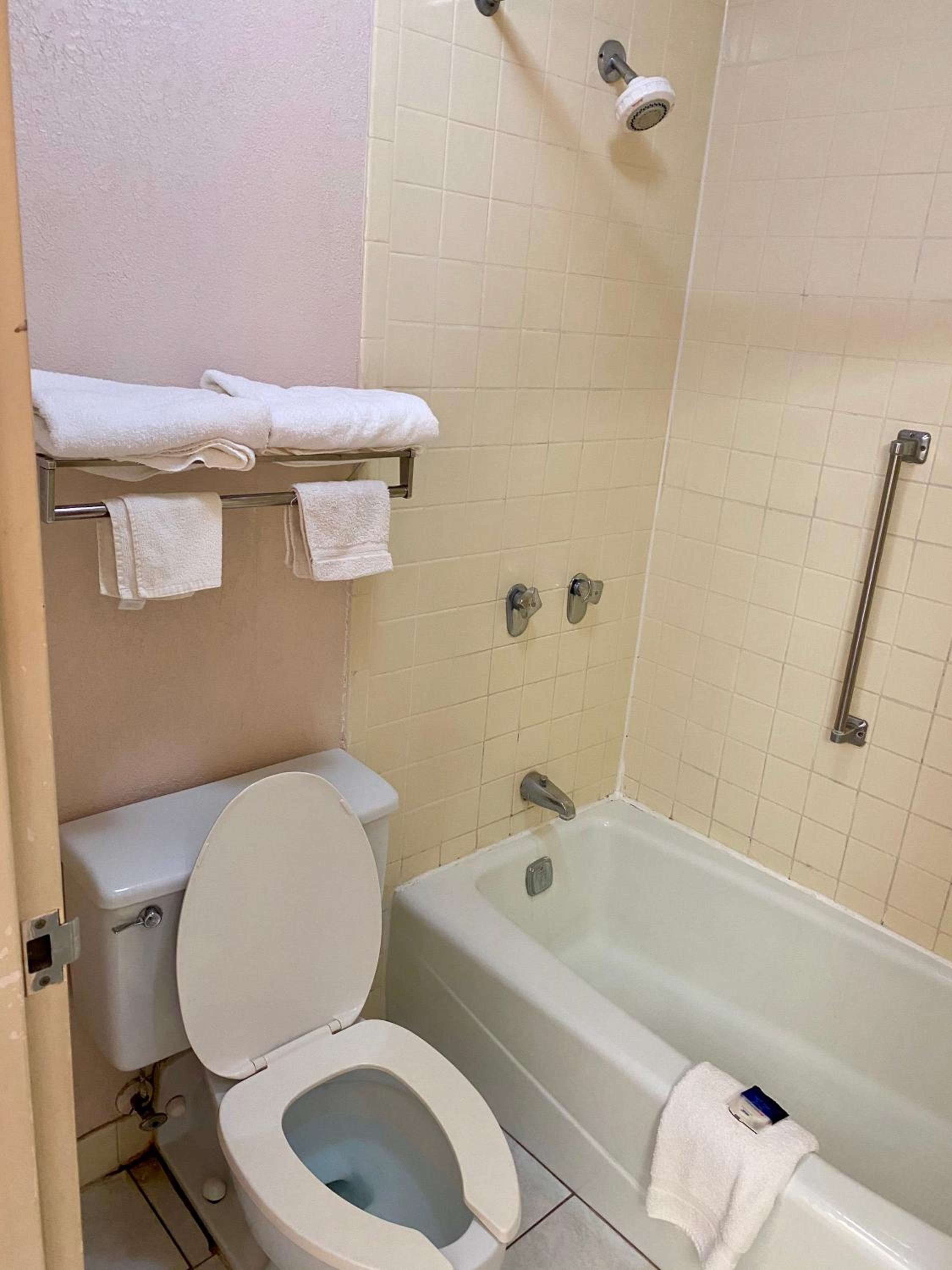 Marianna Vacations - Motel 6 Marianna, FL - Property Image 12