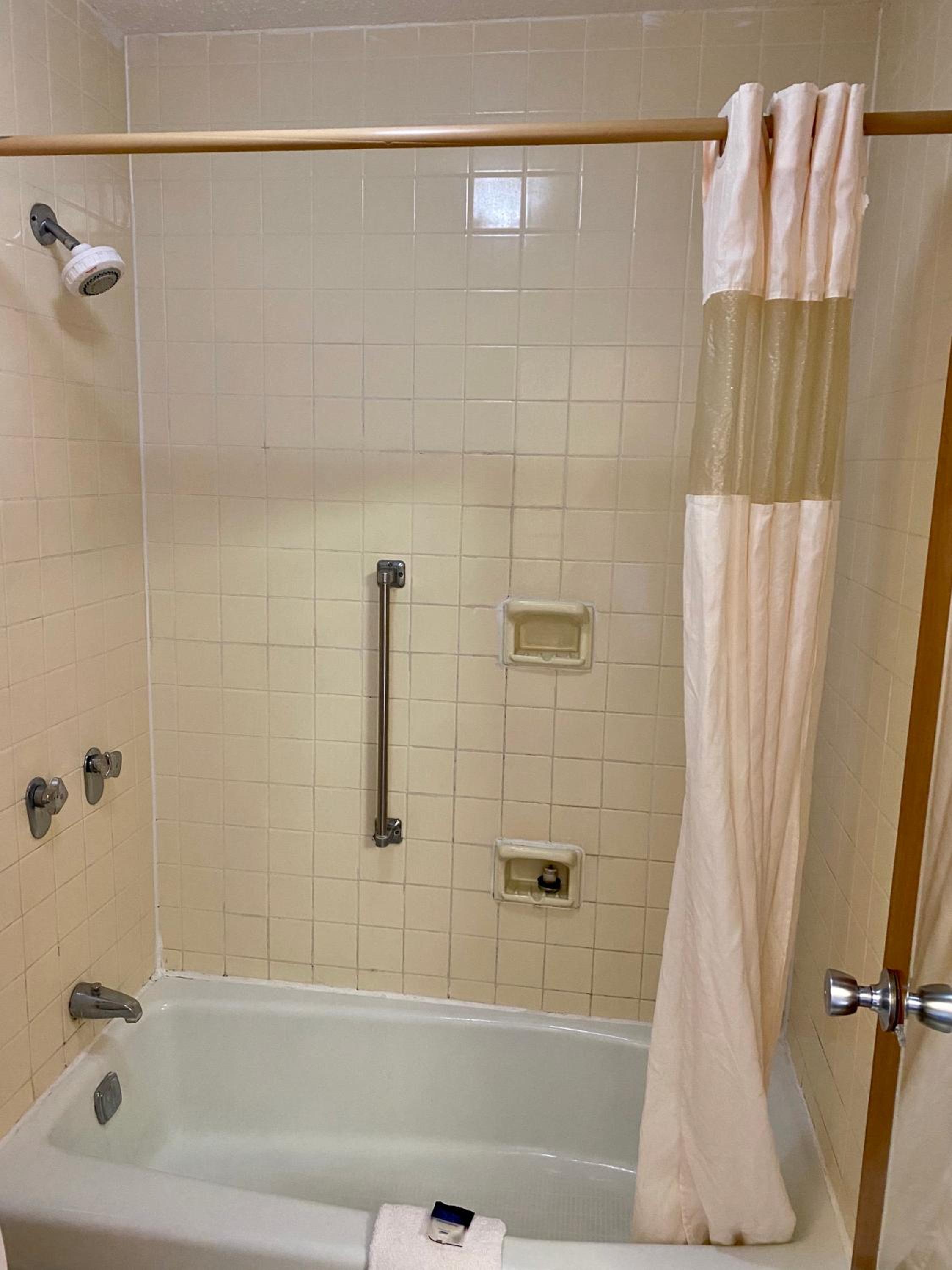 Marianna Vacations - Motel 6 Marianna, FL - Property Image 5