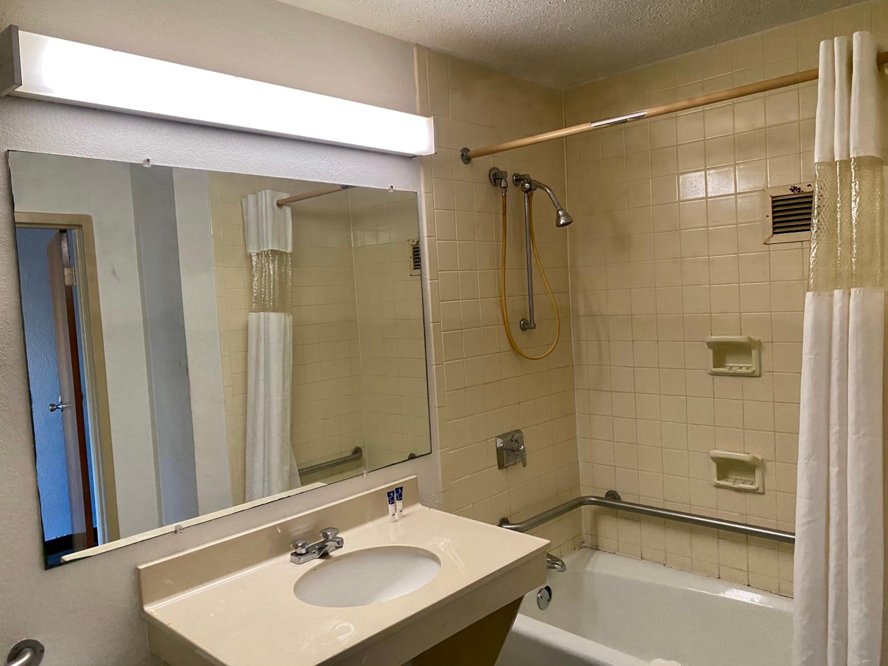 Marianna Vacations - Motel 6 Marianna, FL - Property Image 3