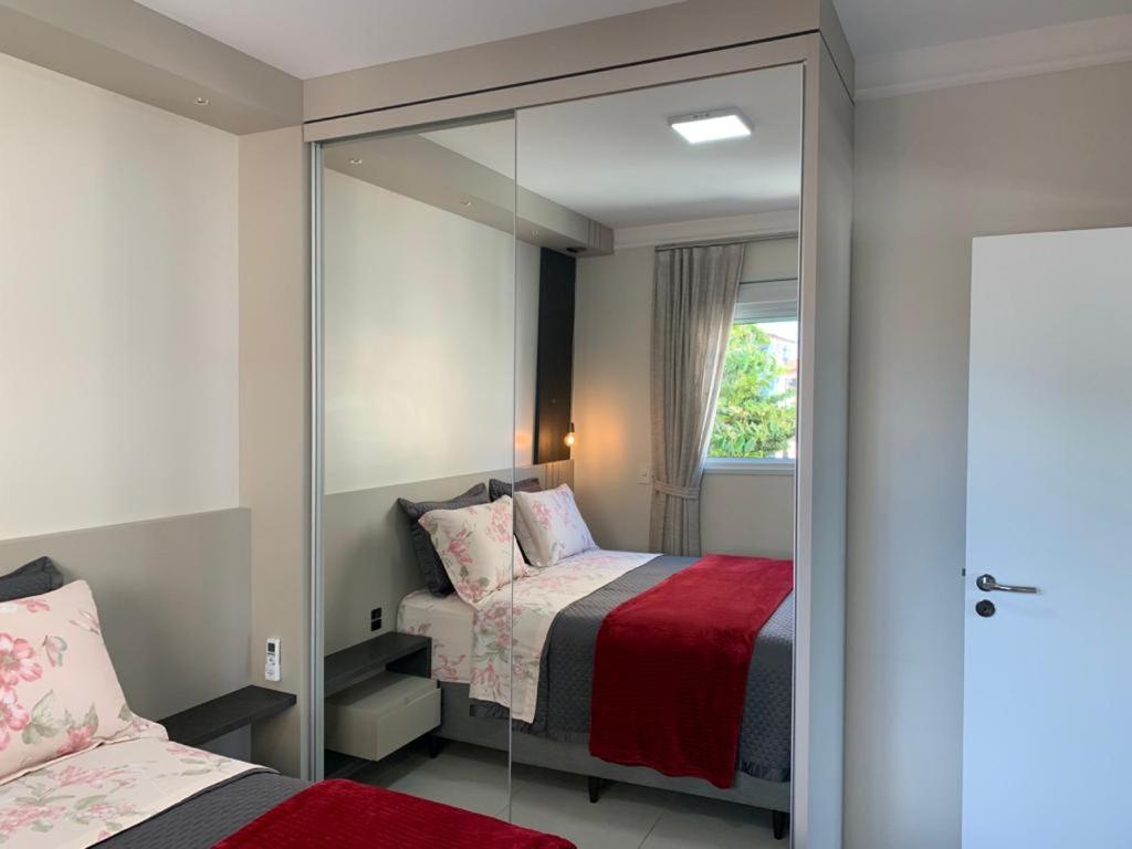 Apartamento 1 Minuto da Praia dos Ingleses, Vista Total do Mar