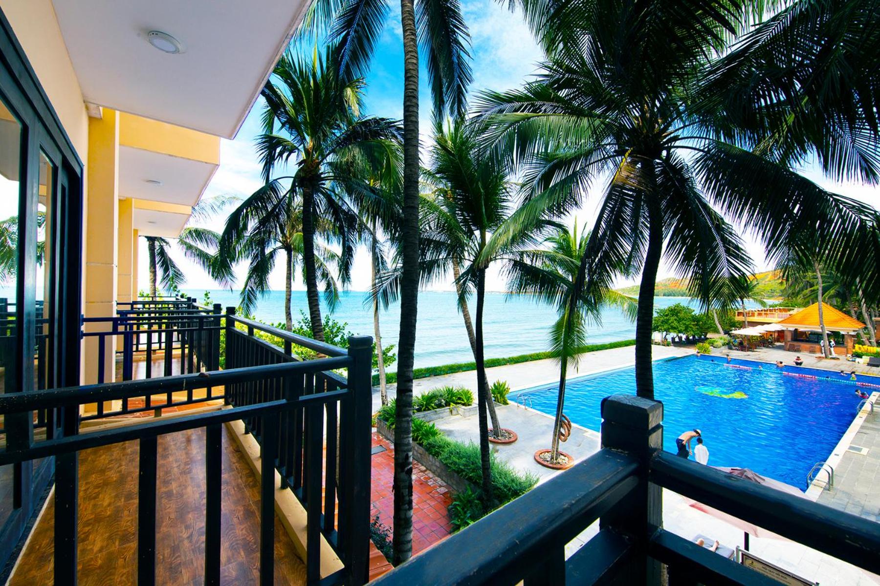 Hon Rom Central Beach Resort