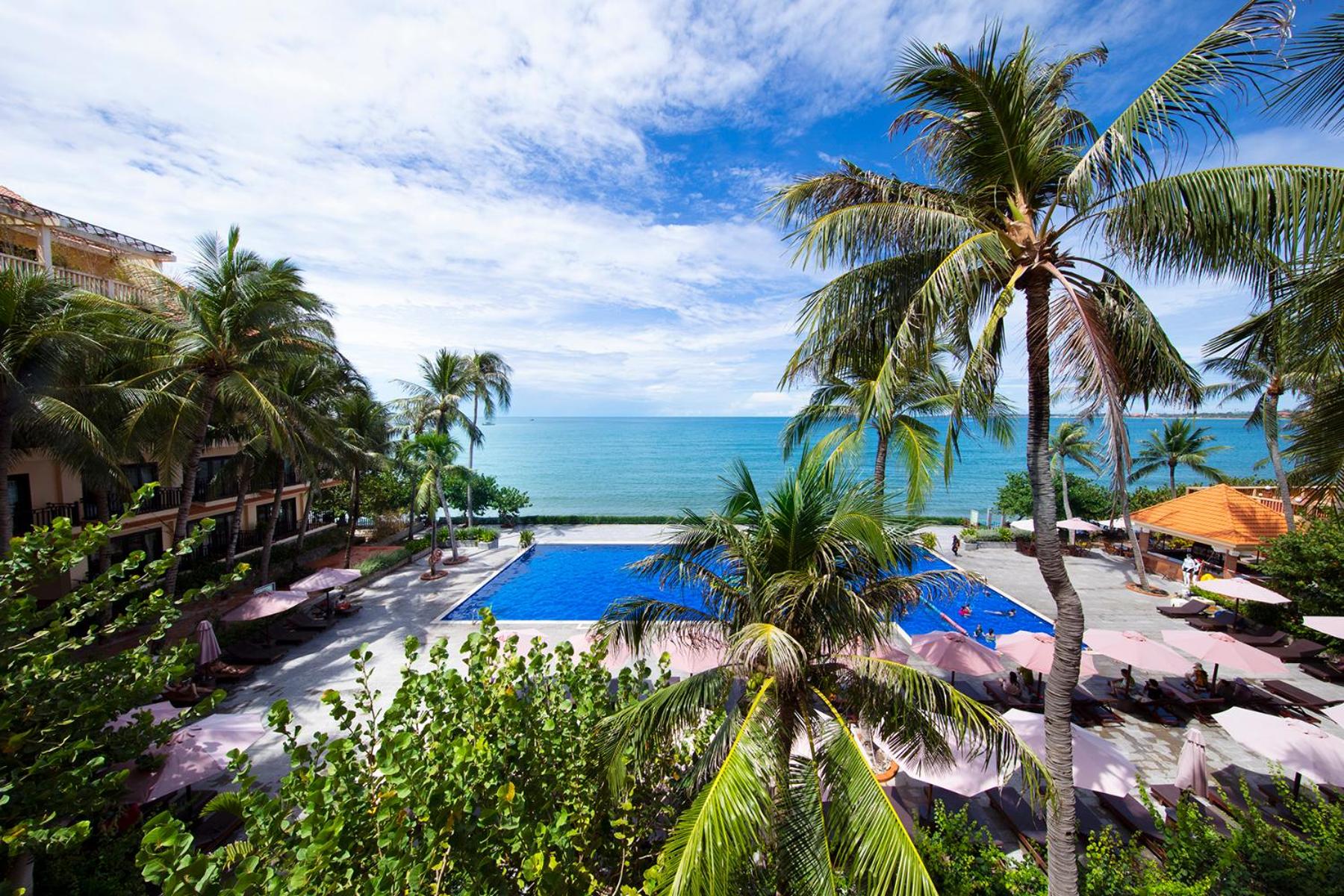 Hon Rom Central Beach Resort