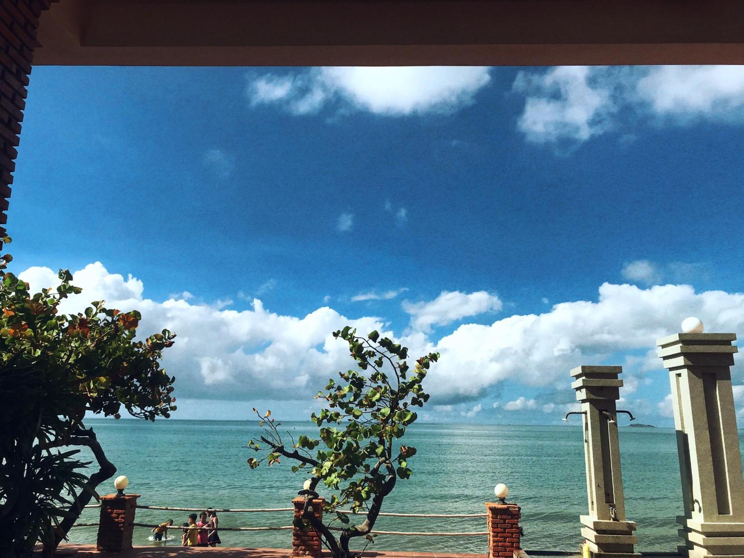 Hon Rom Central Beach Resort