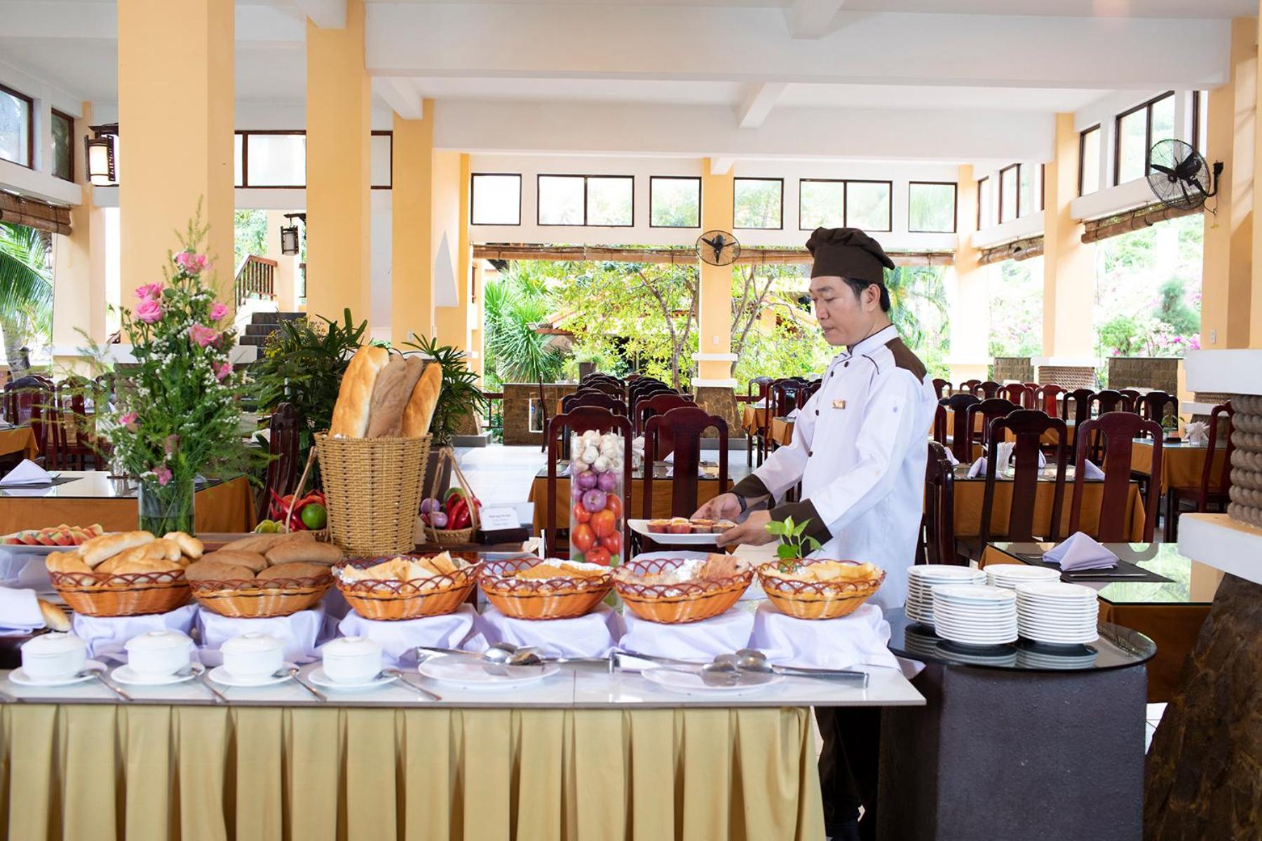 Hon Rom Central Beach Resort