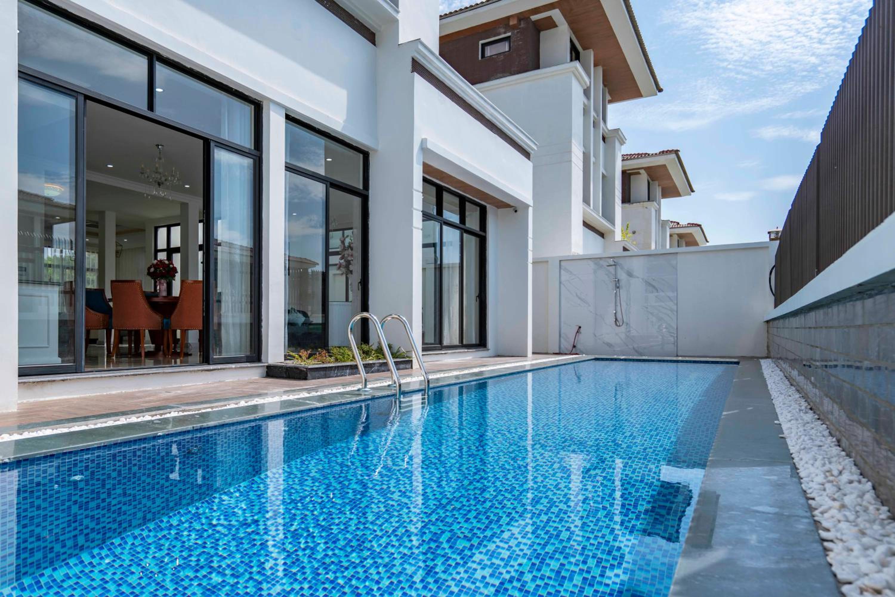 IDC White House Ha Long FLC Golf & Resort view 2
