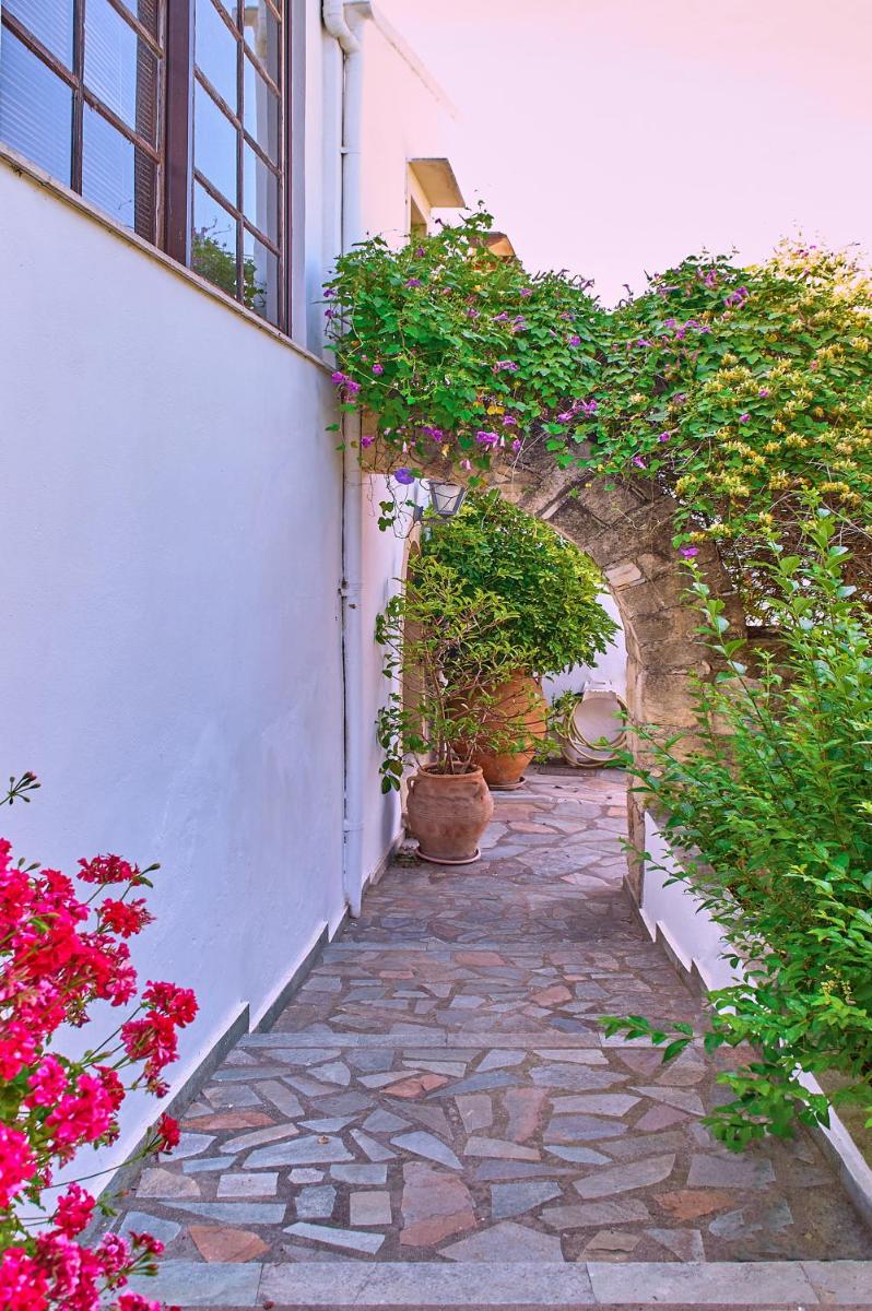 Villa Manthos photo 2