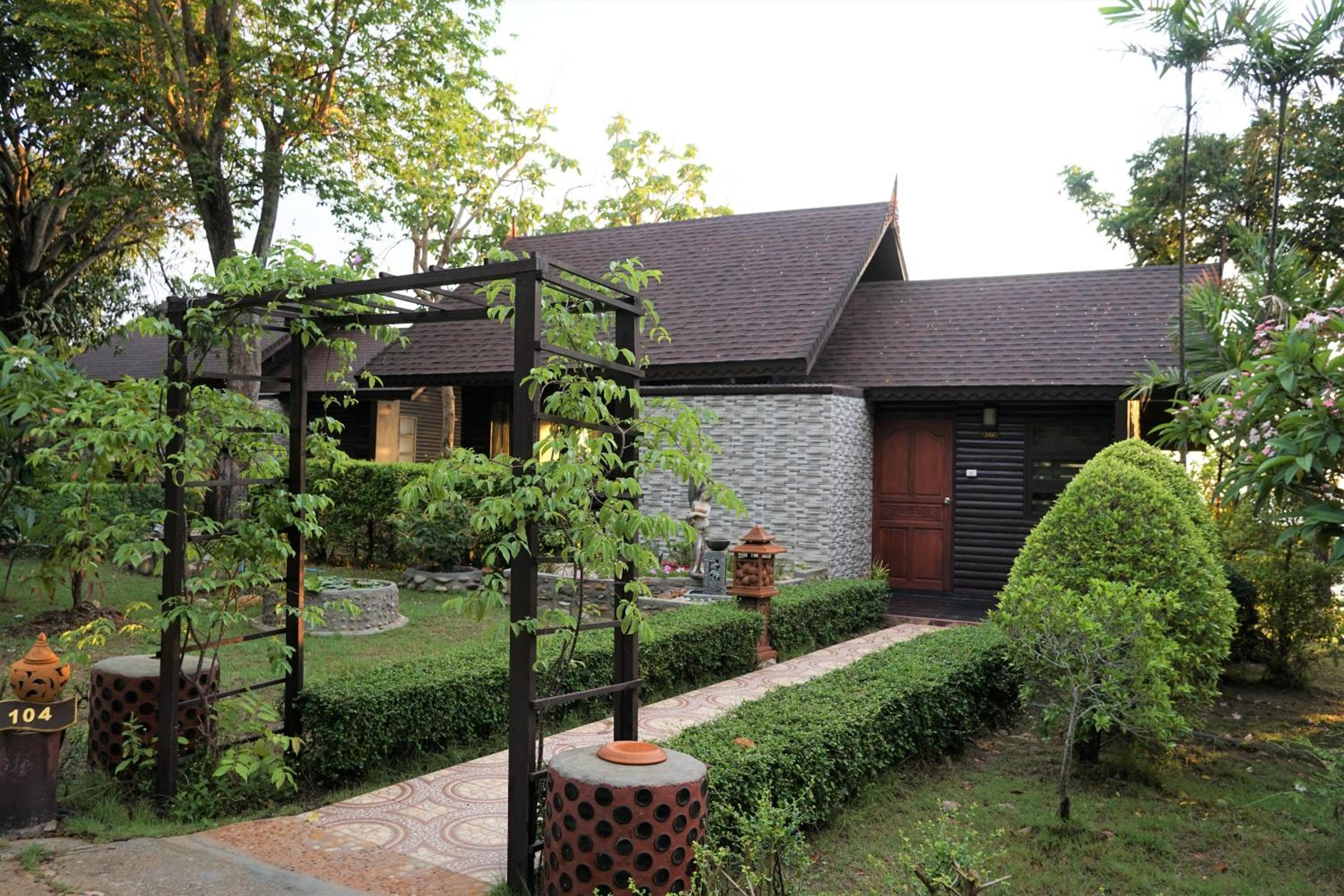 Hotel Phi Phi Natural Resort - Image 1