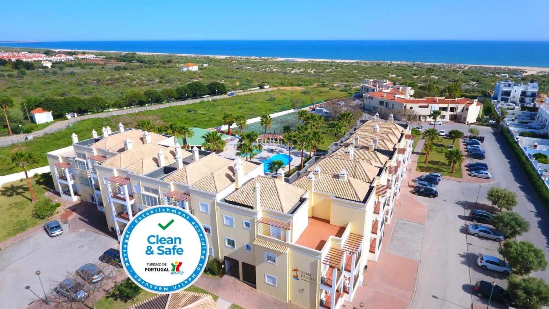 Hotel Praia da Lota Resort – Beachfront Apartments - Image 1