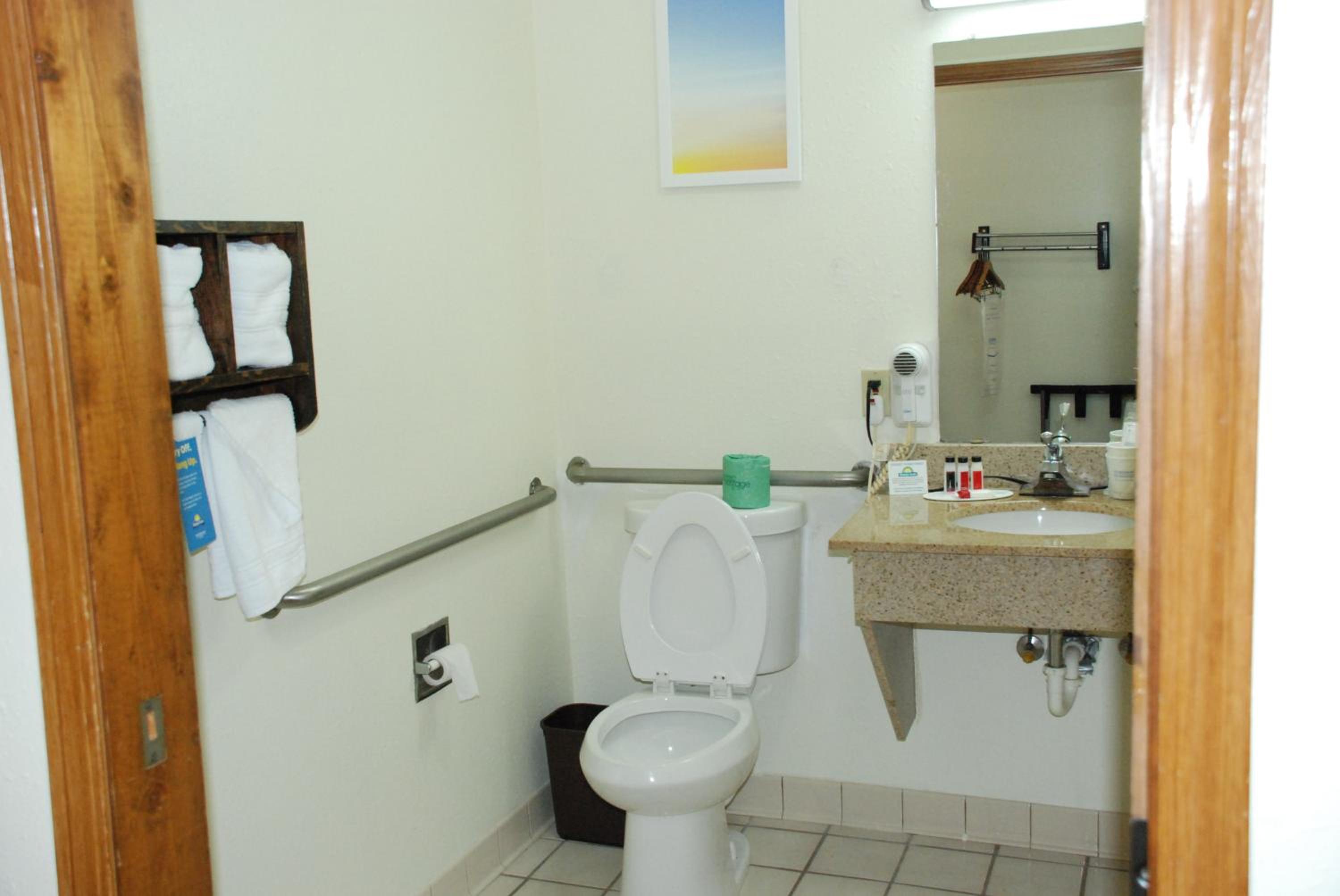 Days Inn by Wyndham Dyersburg view 2