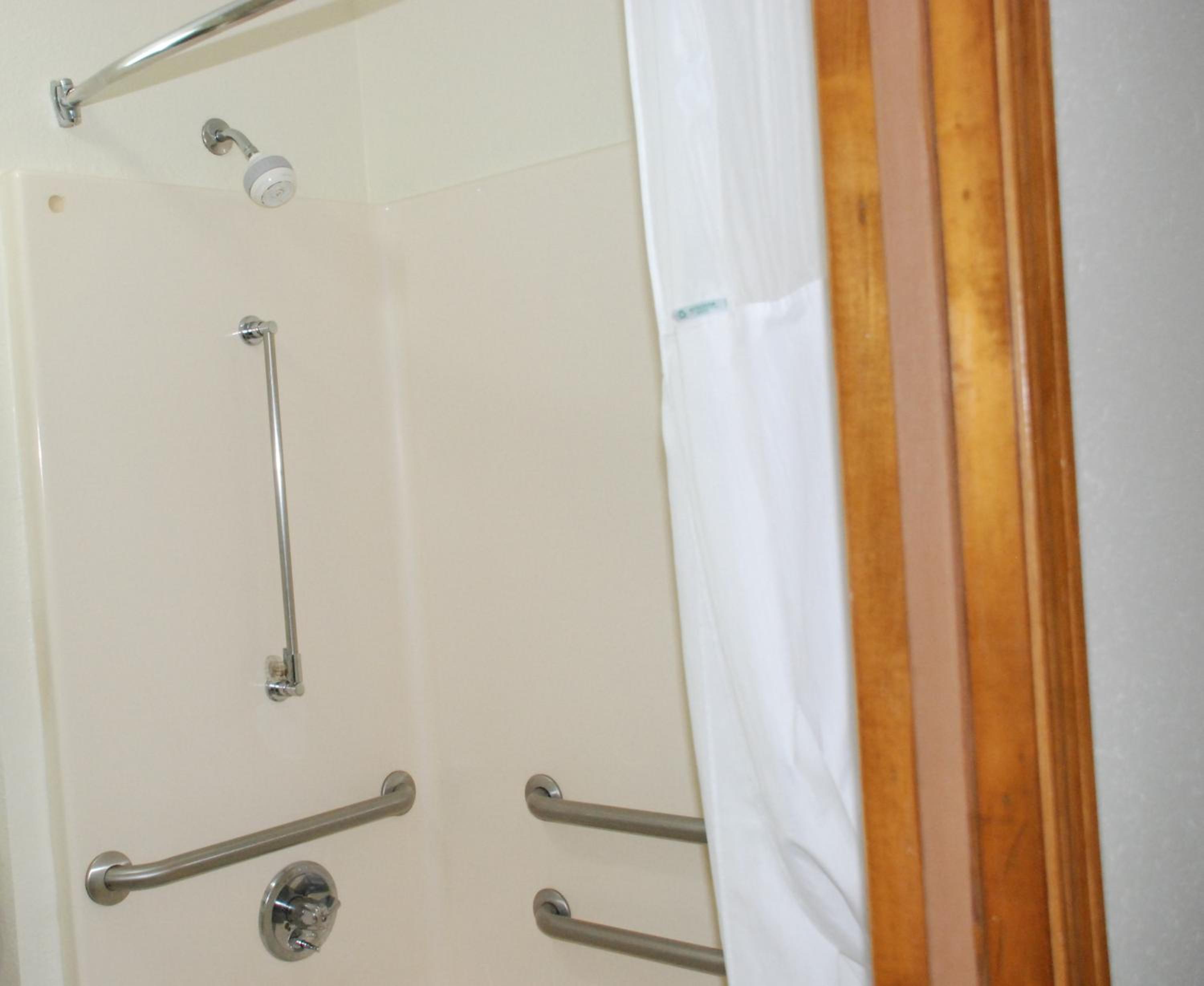 Days Inn by Wyndham Dyersburg view 3