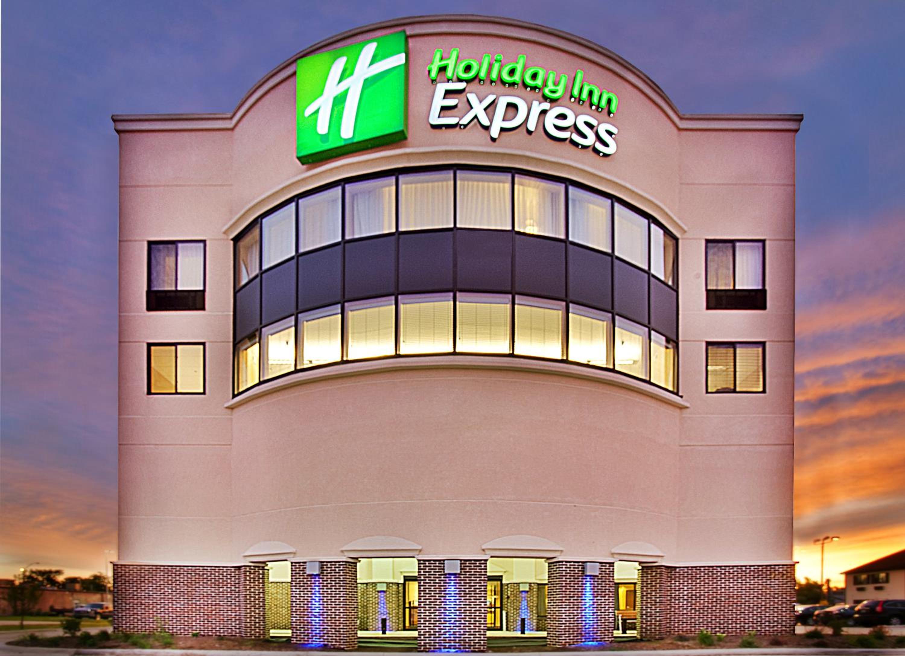 Hotel Holiday Inn Express- Waterloo/Cedar Falls, an IHG Hotel - Image 1