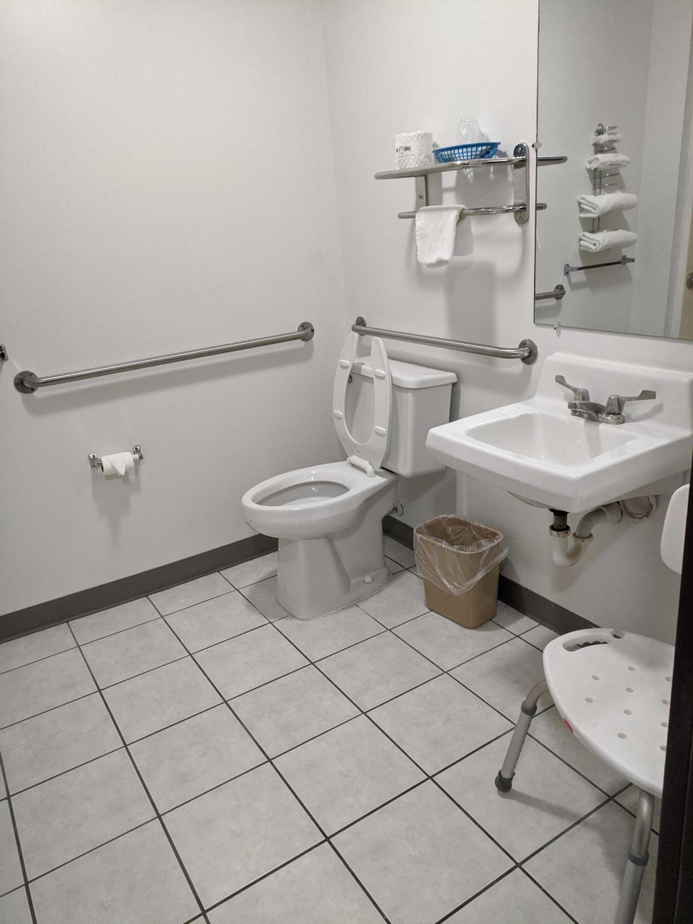 Americas Best Value Inn West Frankfort - Property Image 5