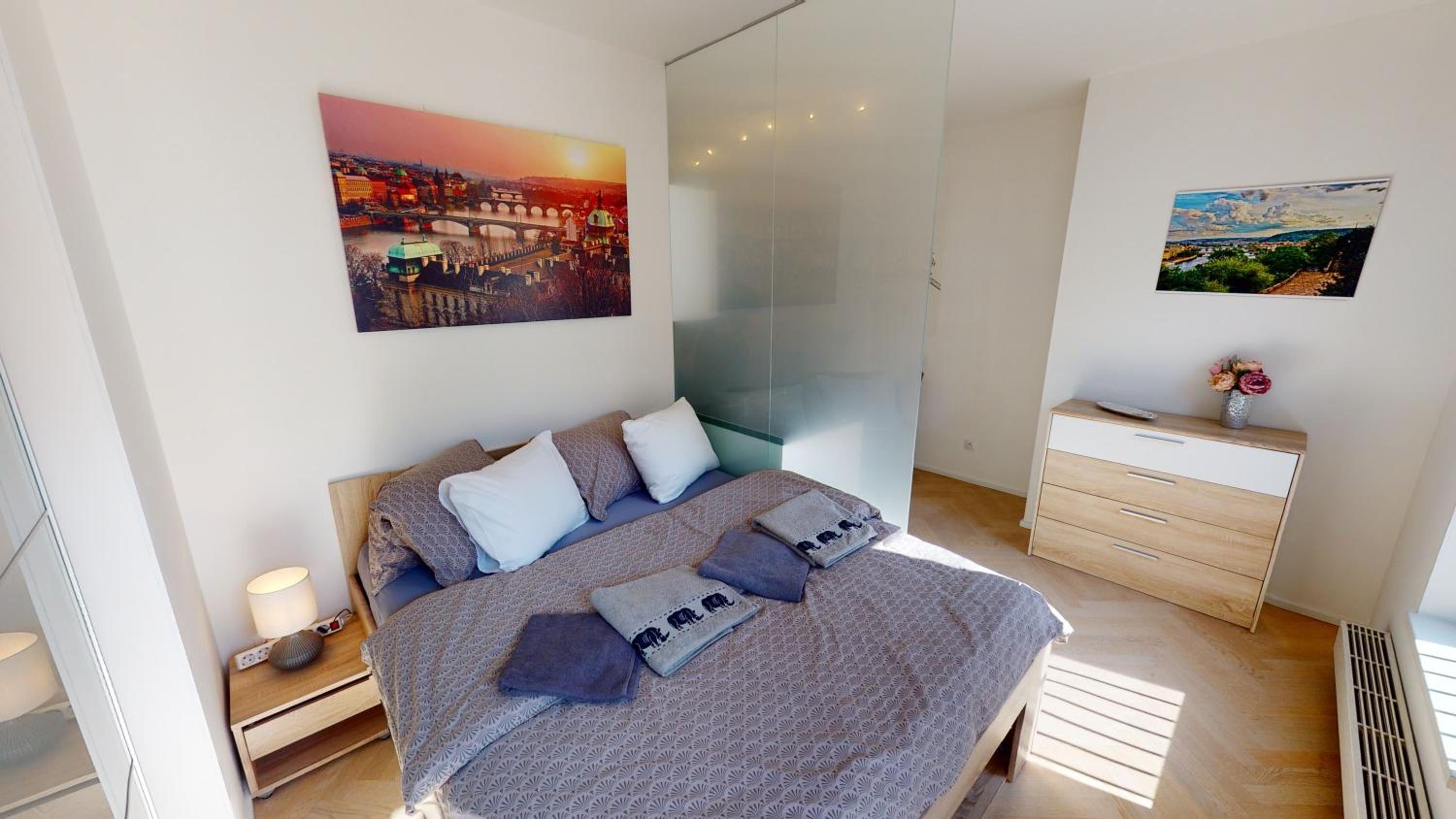 ONSITE Free Garage Parking, 10min Centre by Bus