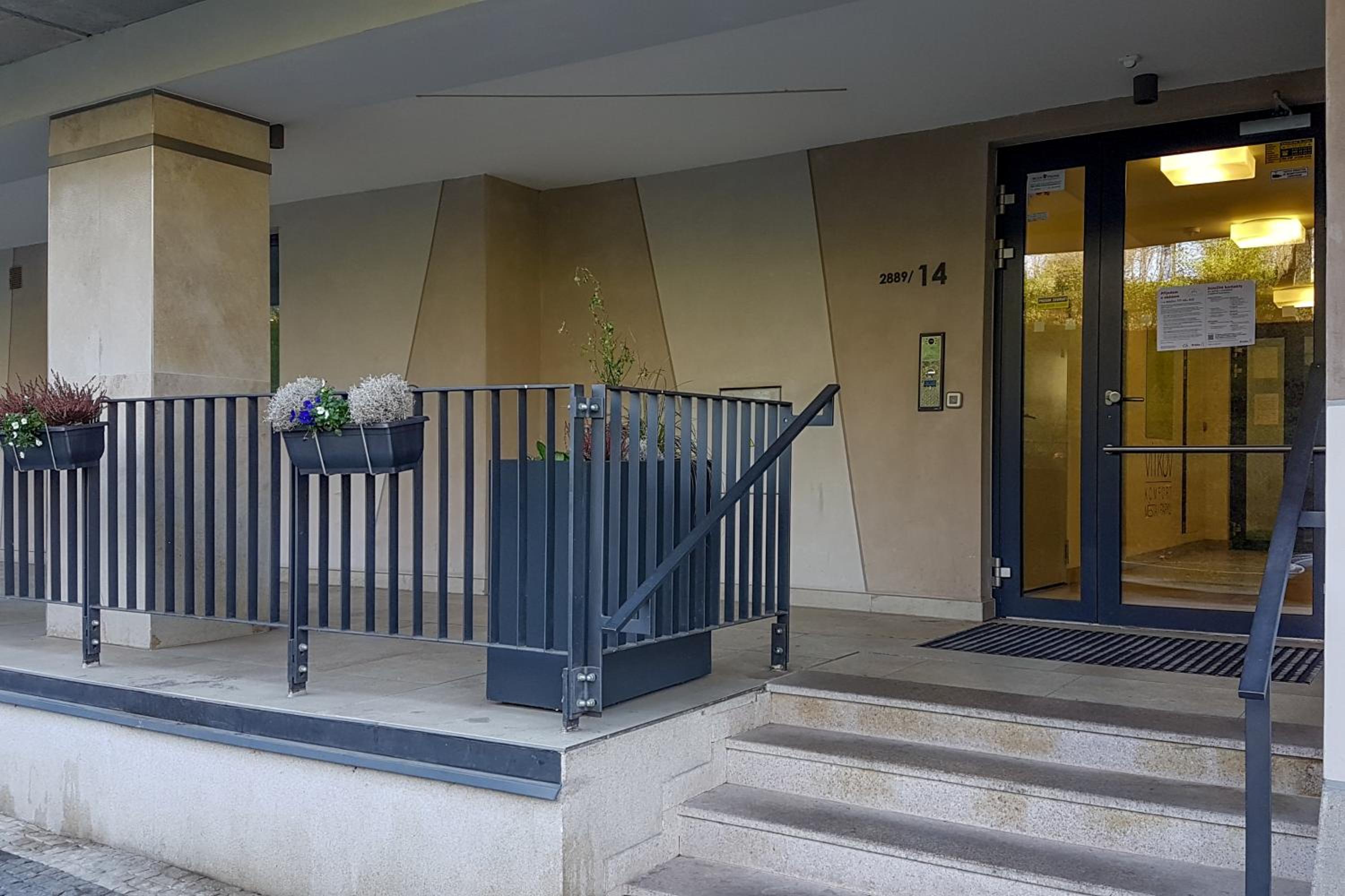ONSITE Free Garage Parking, 10min Centre by Bus