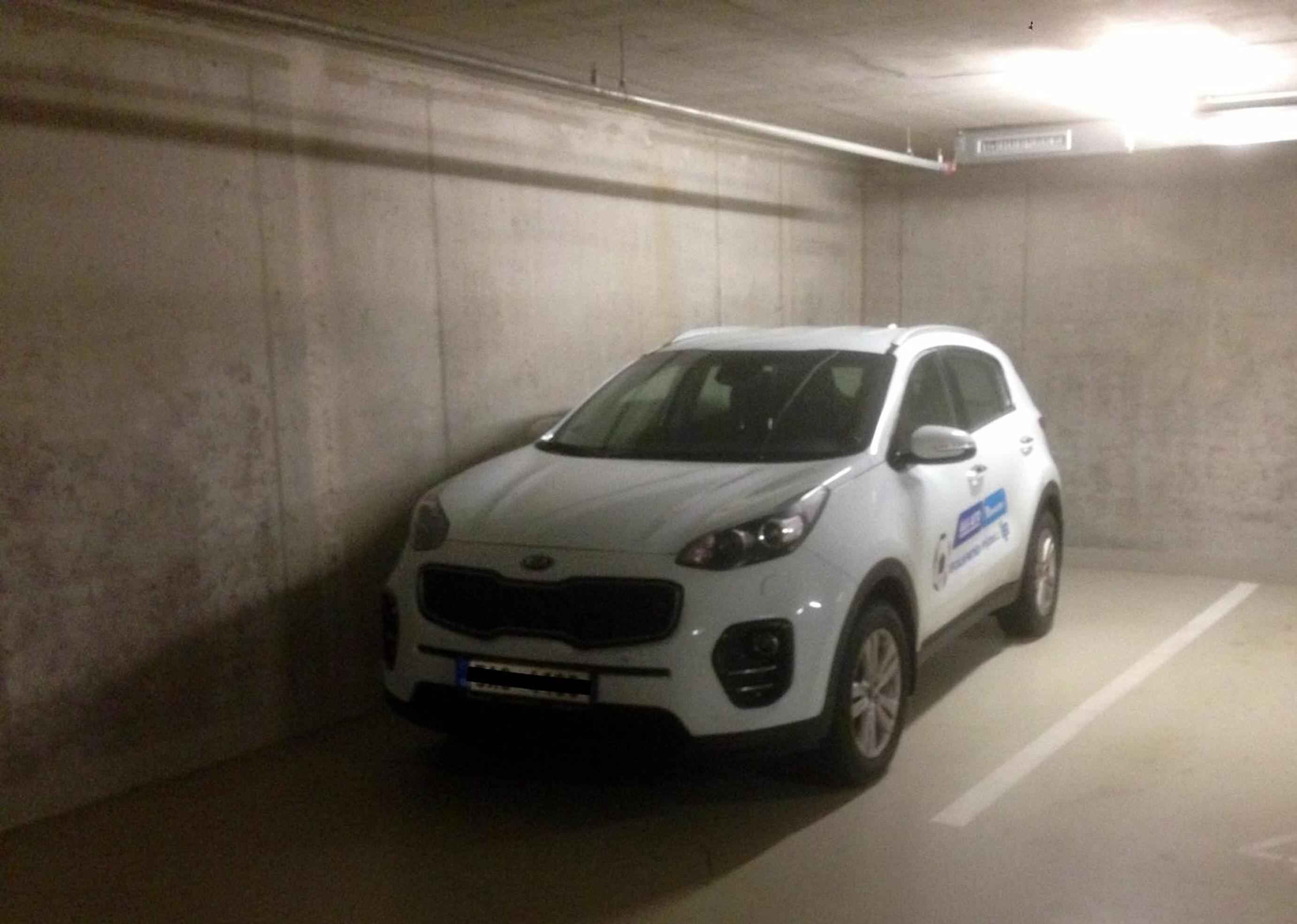 ONSITE Free Garage Parking, 10min Centre by Bus