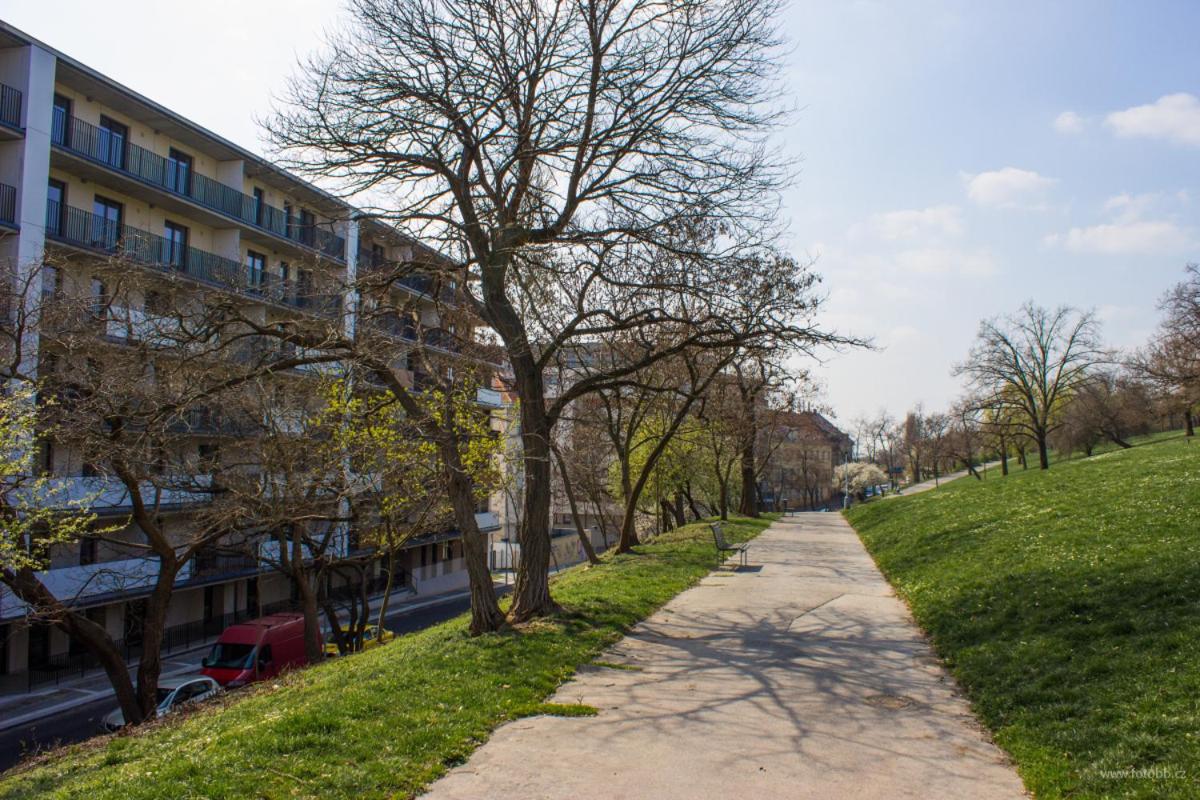 ONSITE Free Garage Parking, 10min Centre by Bus