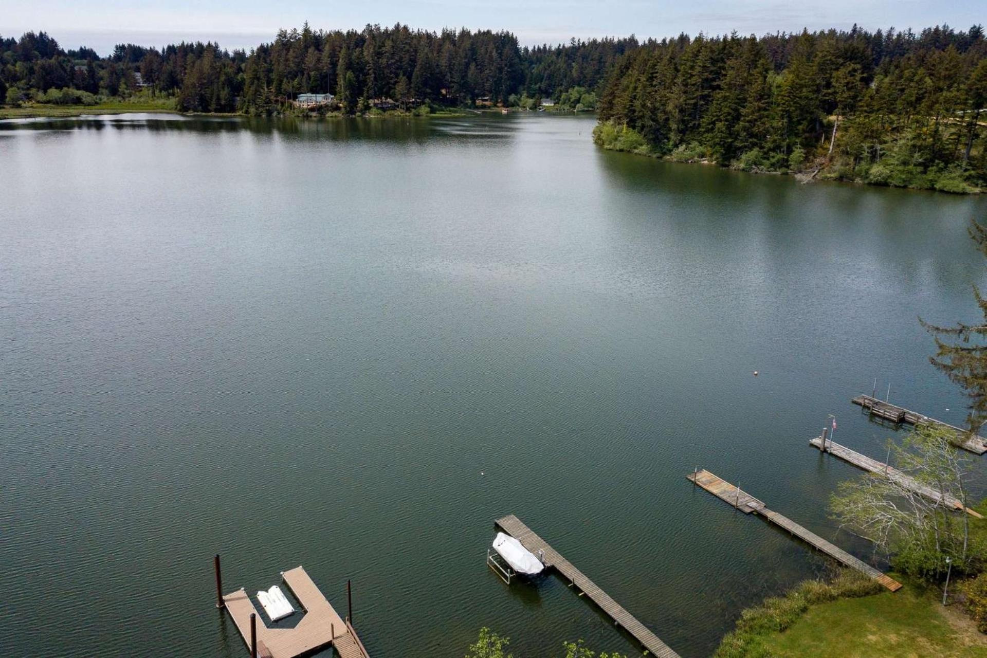 Lake Street Cottage view 4
