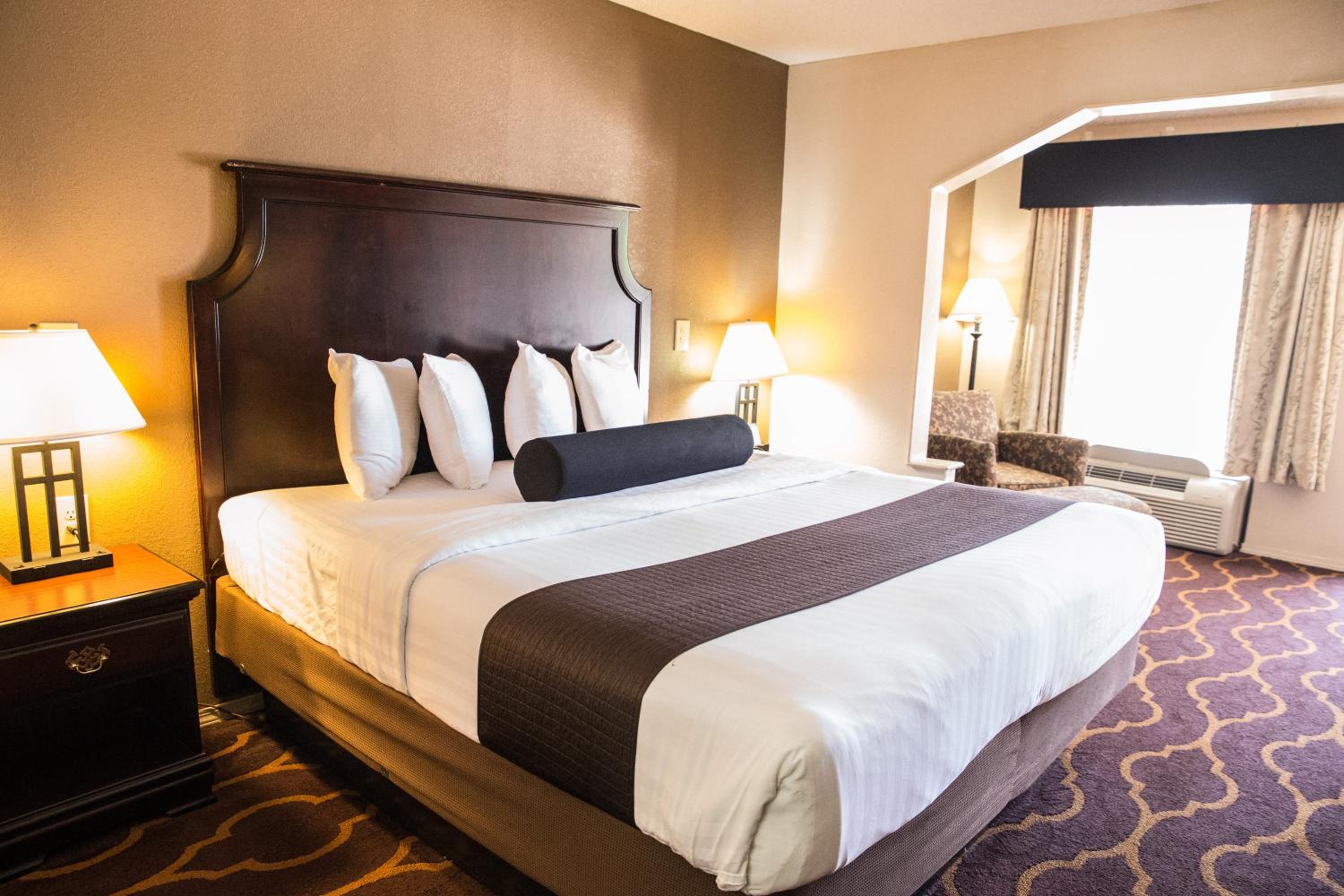 Mockingbird Inn & Suites