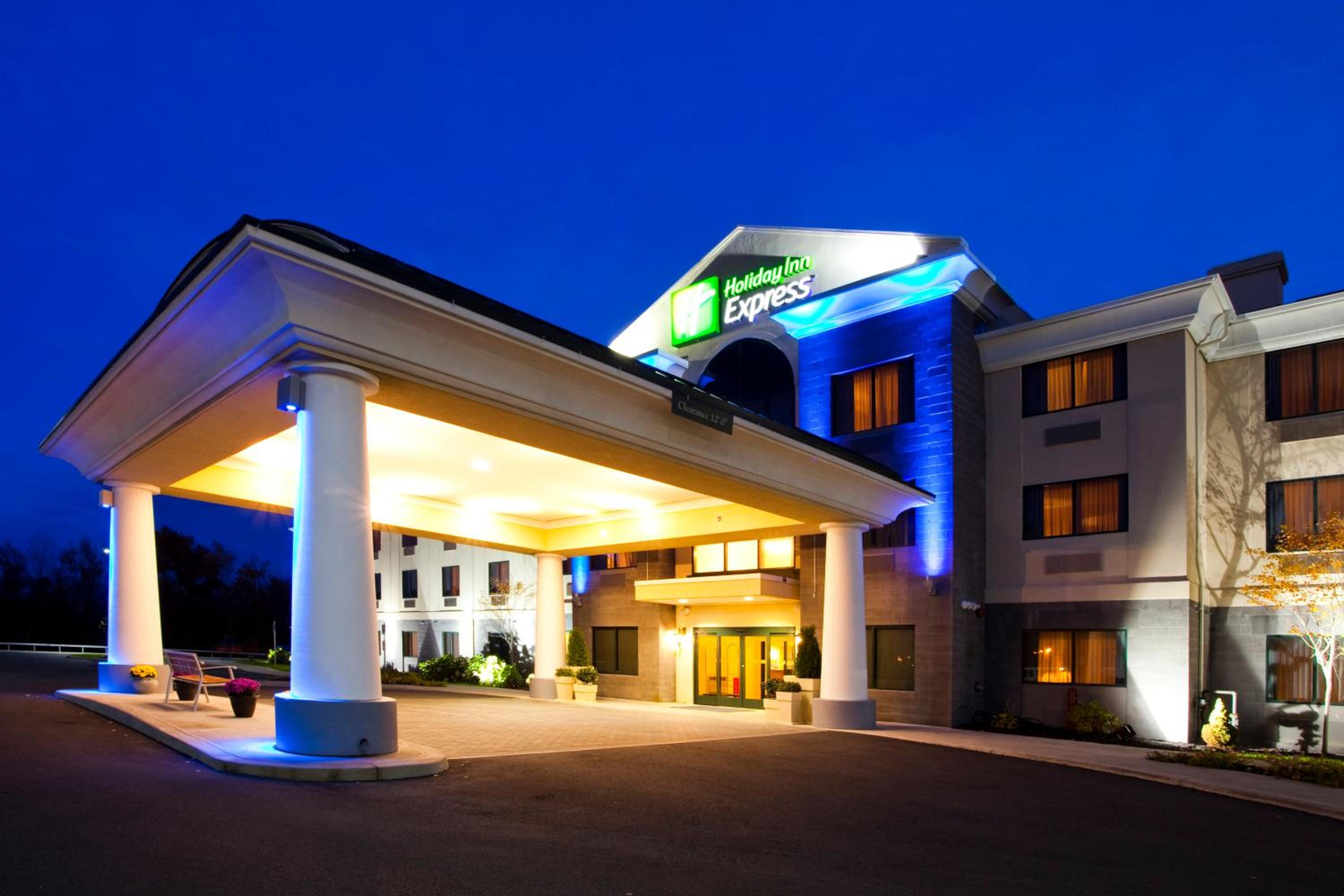 Hotel Holiday Inn Express Syracuse Airport By Ihg