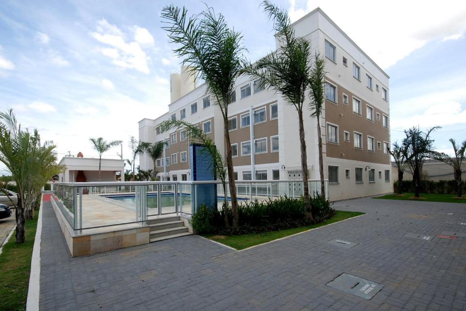 Apt completo-Ar-TV-Portaria 24h-Piscina-Praia