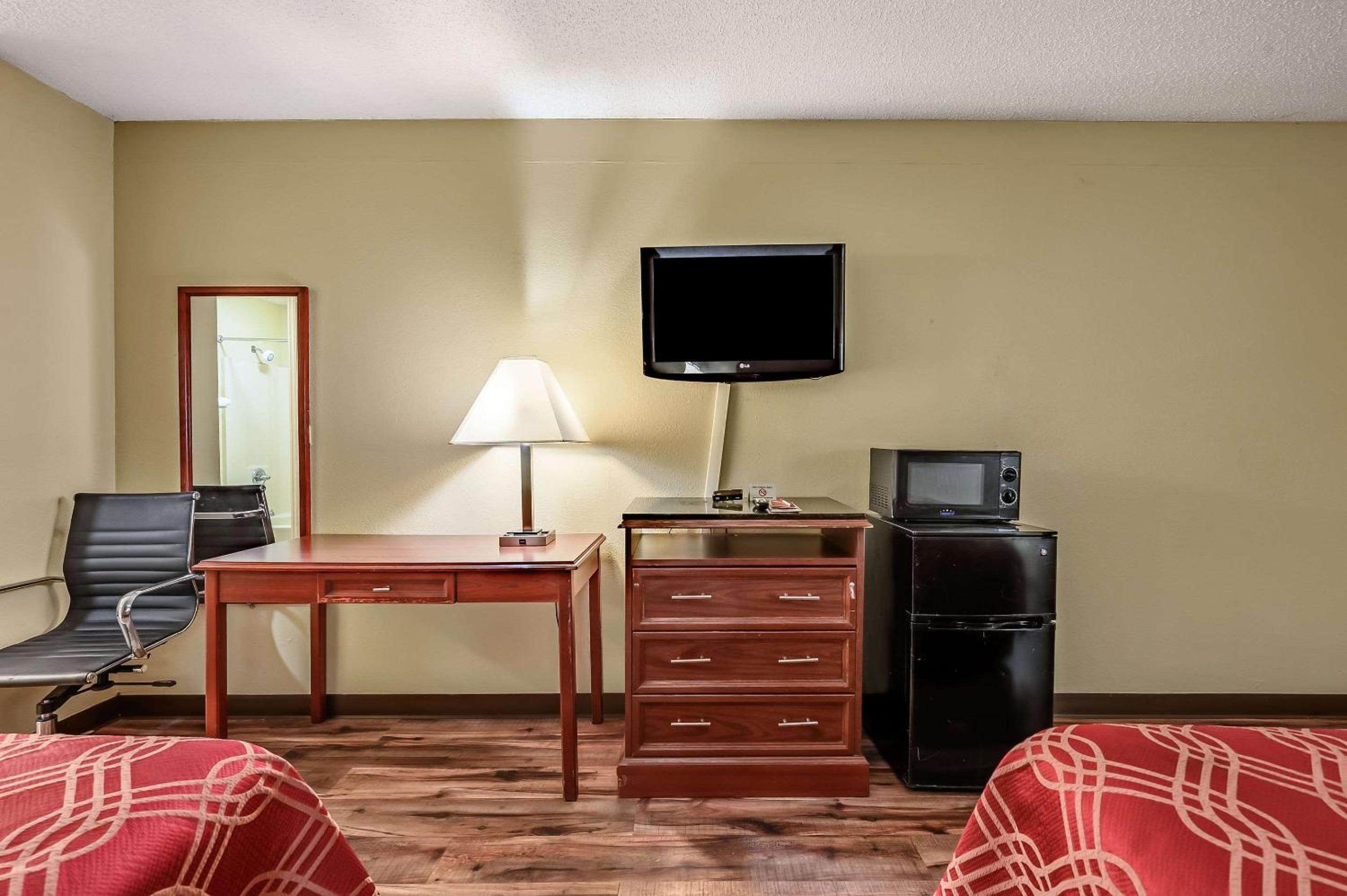 Econo Lodge Athens I-65 view 5