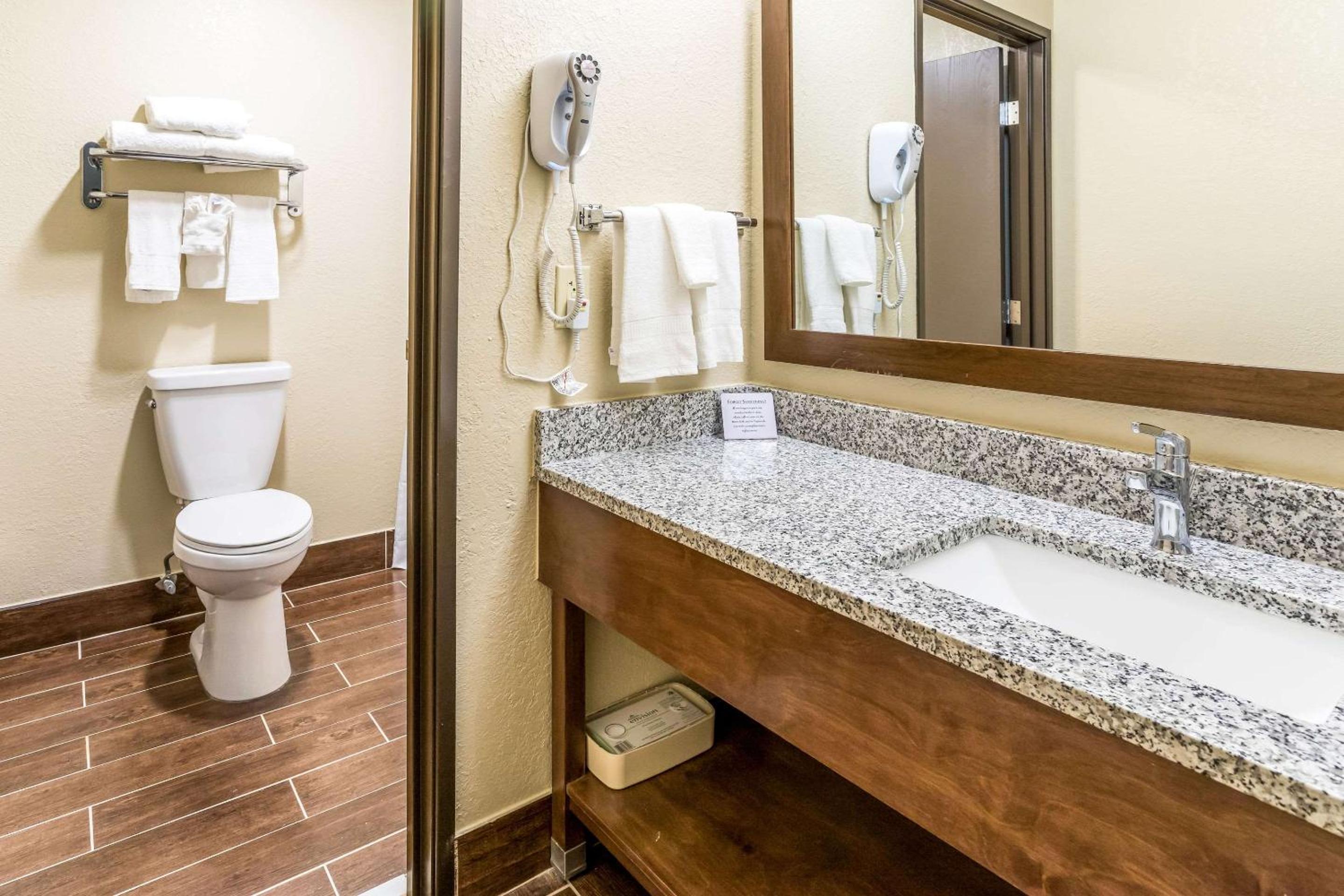 Comfort Inn Waukesha - Milwaukee West, Photo 12