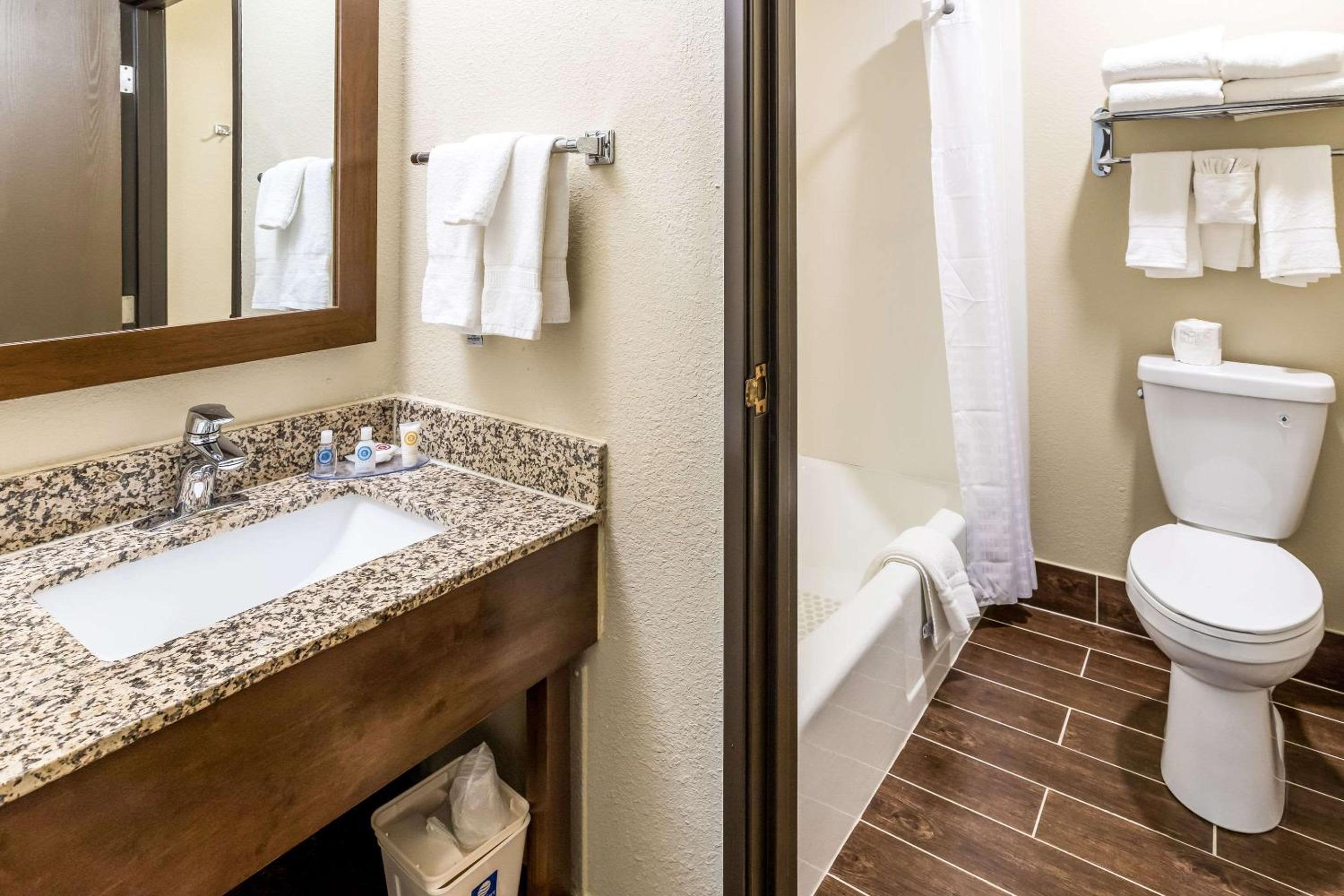 Comfort Inn Waukesha - Milwaukee West, Photo 5