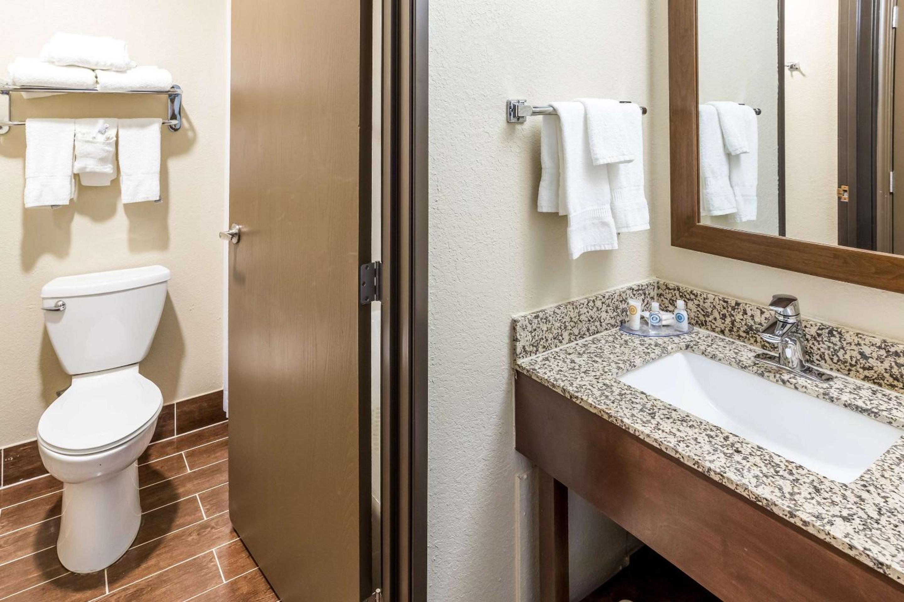 Comfort Inn Waukesha - Milwaukee West, Photo 36
