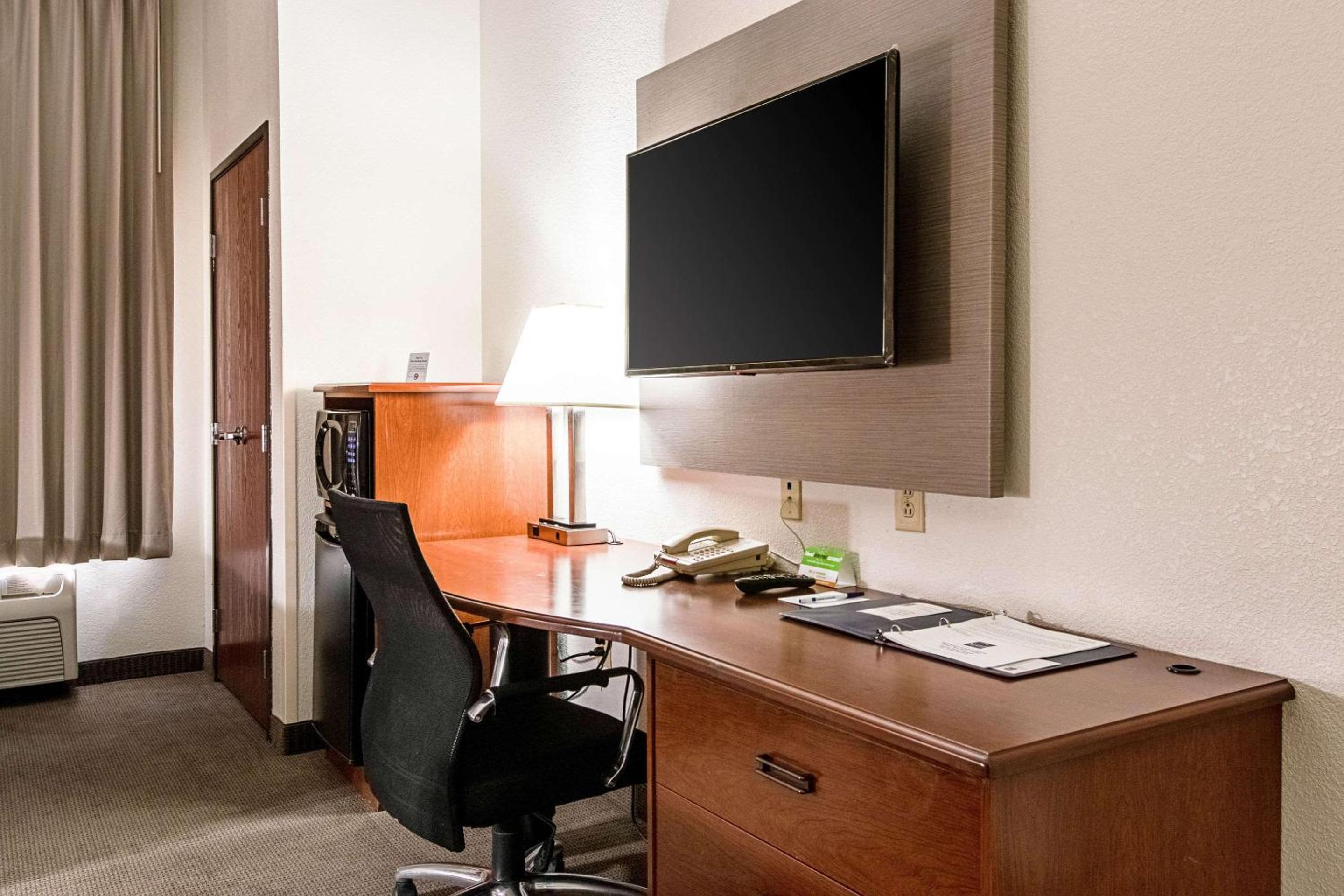 Hobbs Vacations - Sleep Inn  Suites - Property Image 10