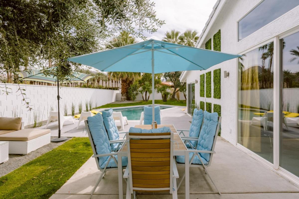 Mid Century Modern With Amazing Mountain View (E-Scooters Included) view 4