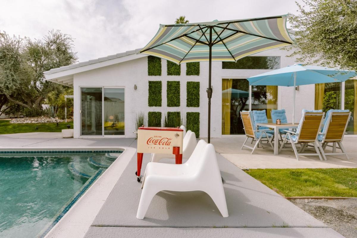 Mid Century Modern With Amazing Mountain View (E-Scooters Included) view 2