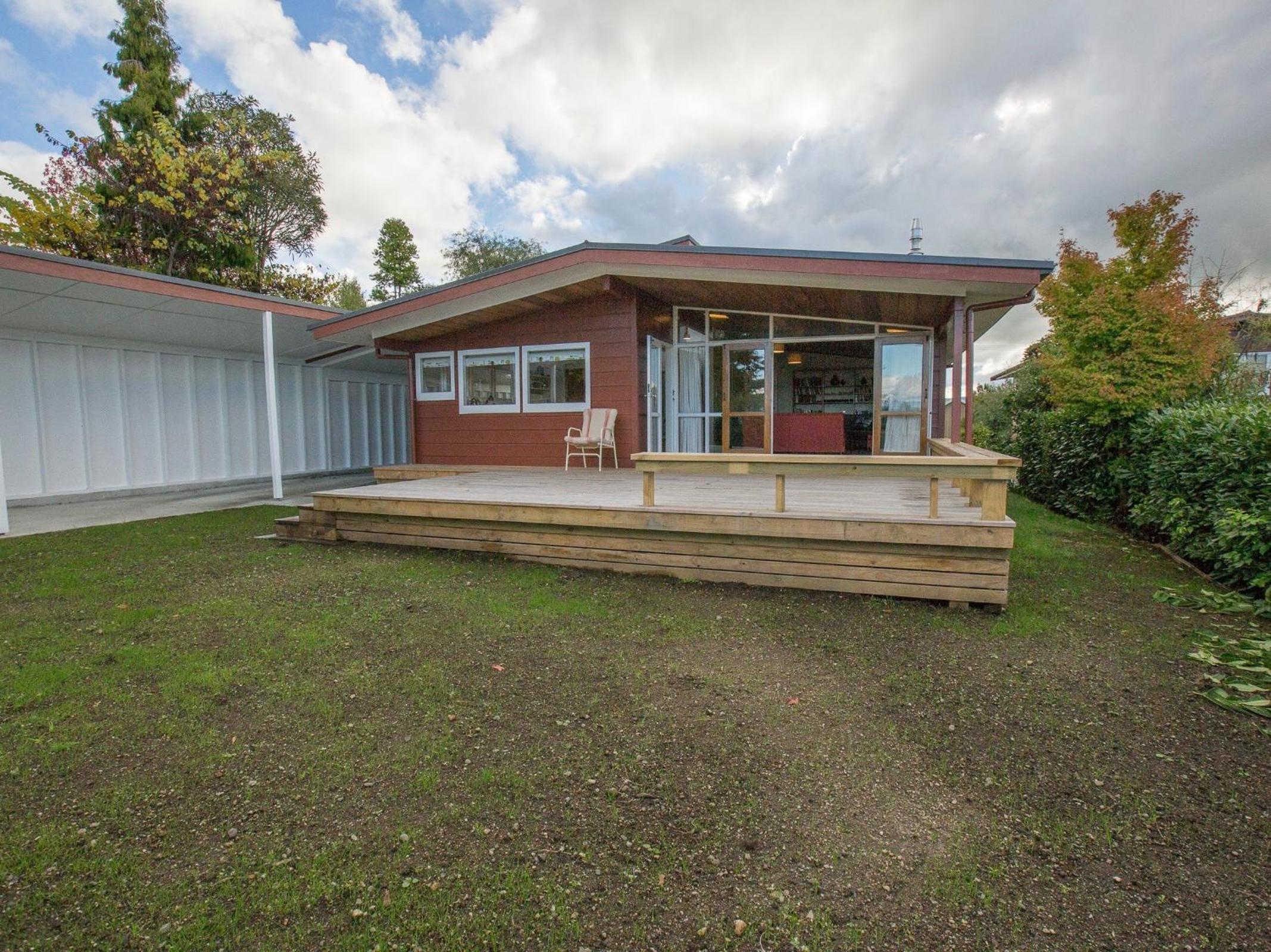 Sixties Cedar Bach - Kuratau Holiday Home view 4