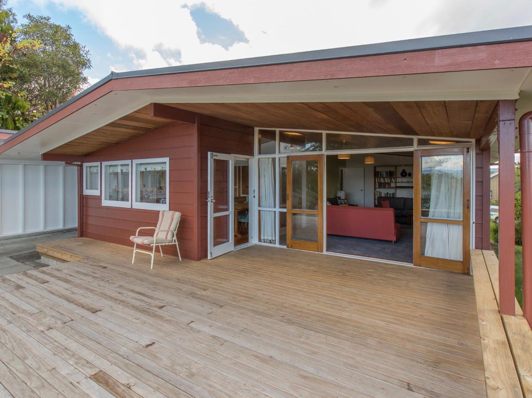 Sixties Cedar Bach - Kuratau Holiday Home view 5