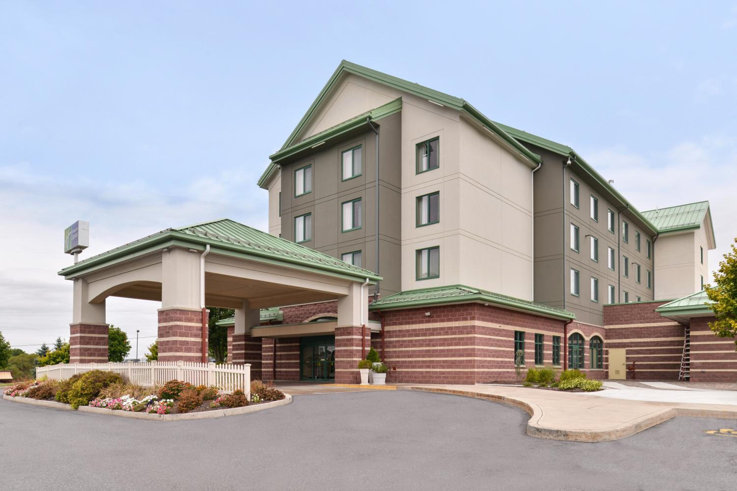 Hotel Holiday Inn Express Breezewood By Ihg